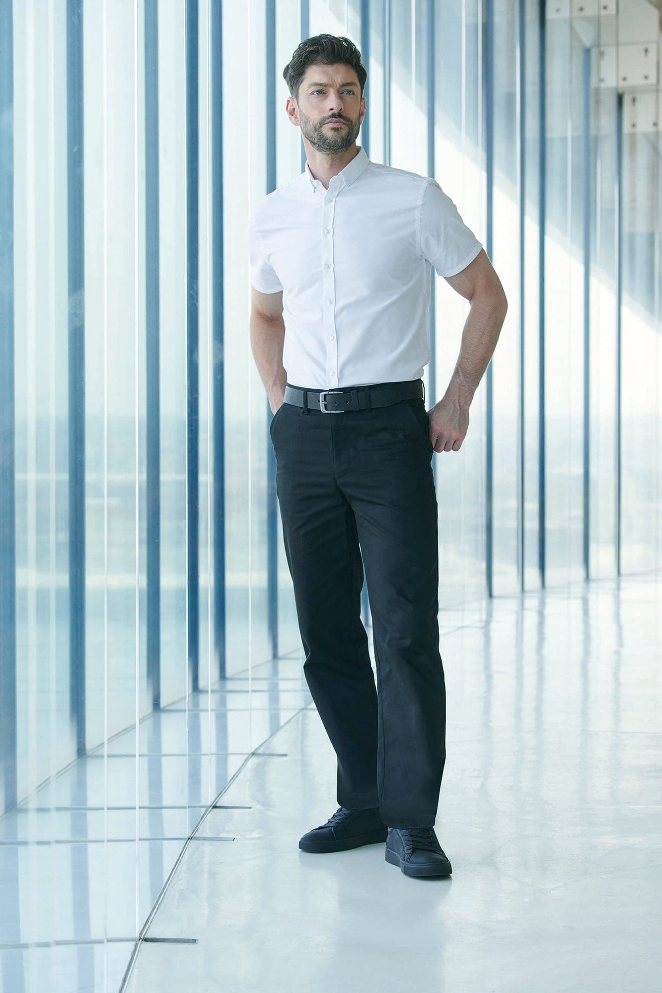 MEN'S 65/35 CHINO TROUSERS en situation