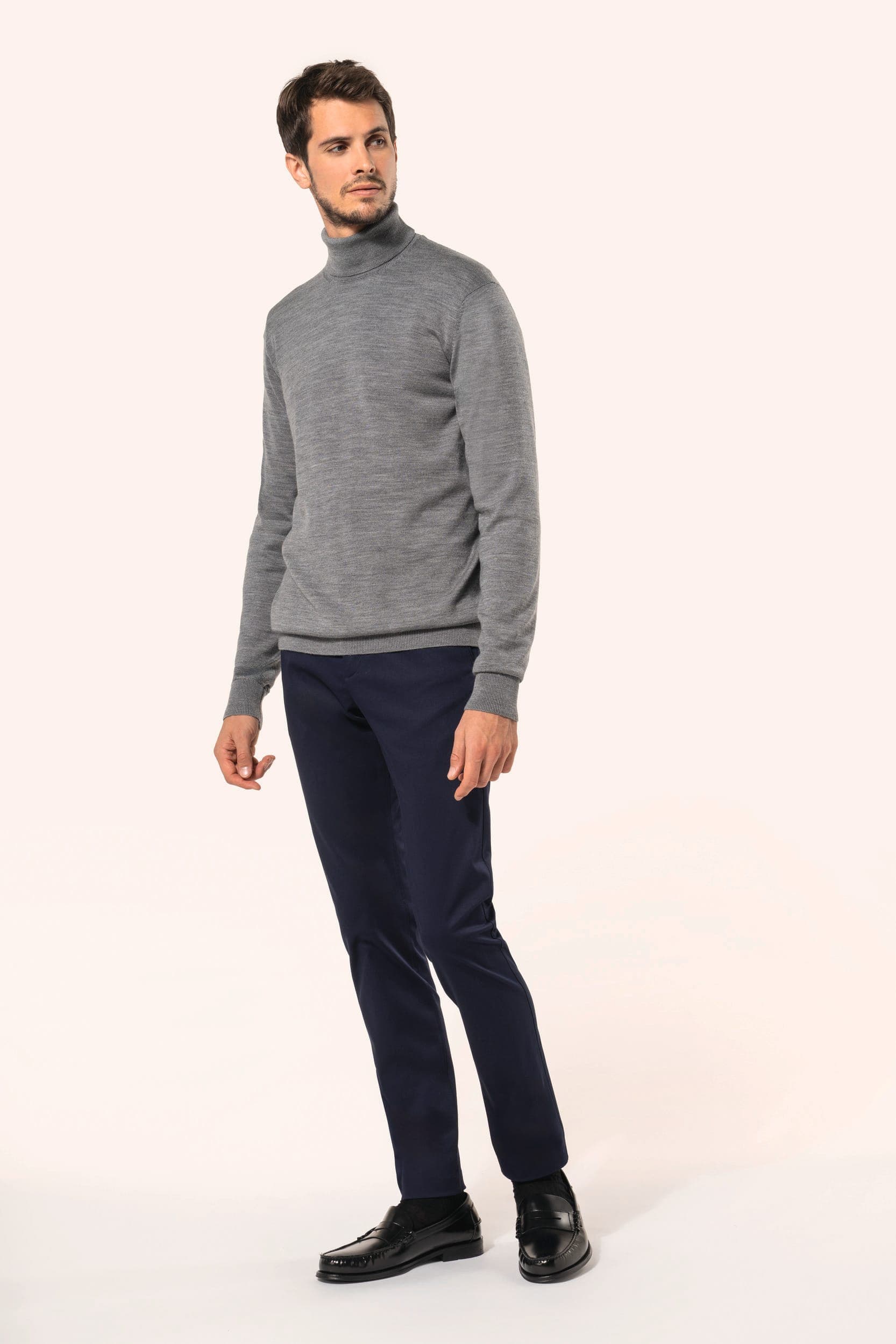 Pull Mérinos col roulé homme en situation