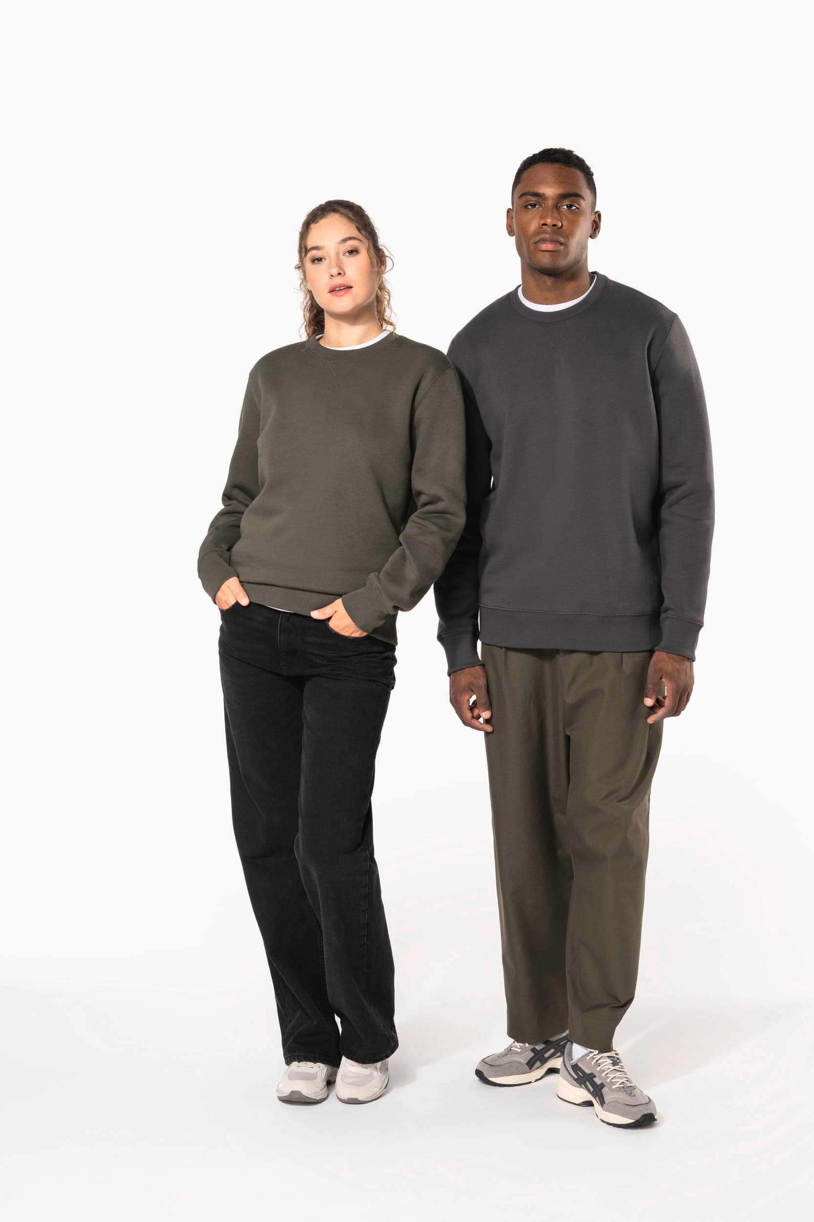 Sweat-shirt col rond unisexe en situation