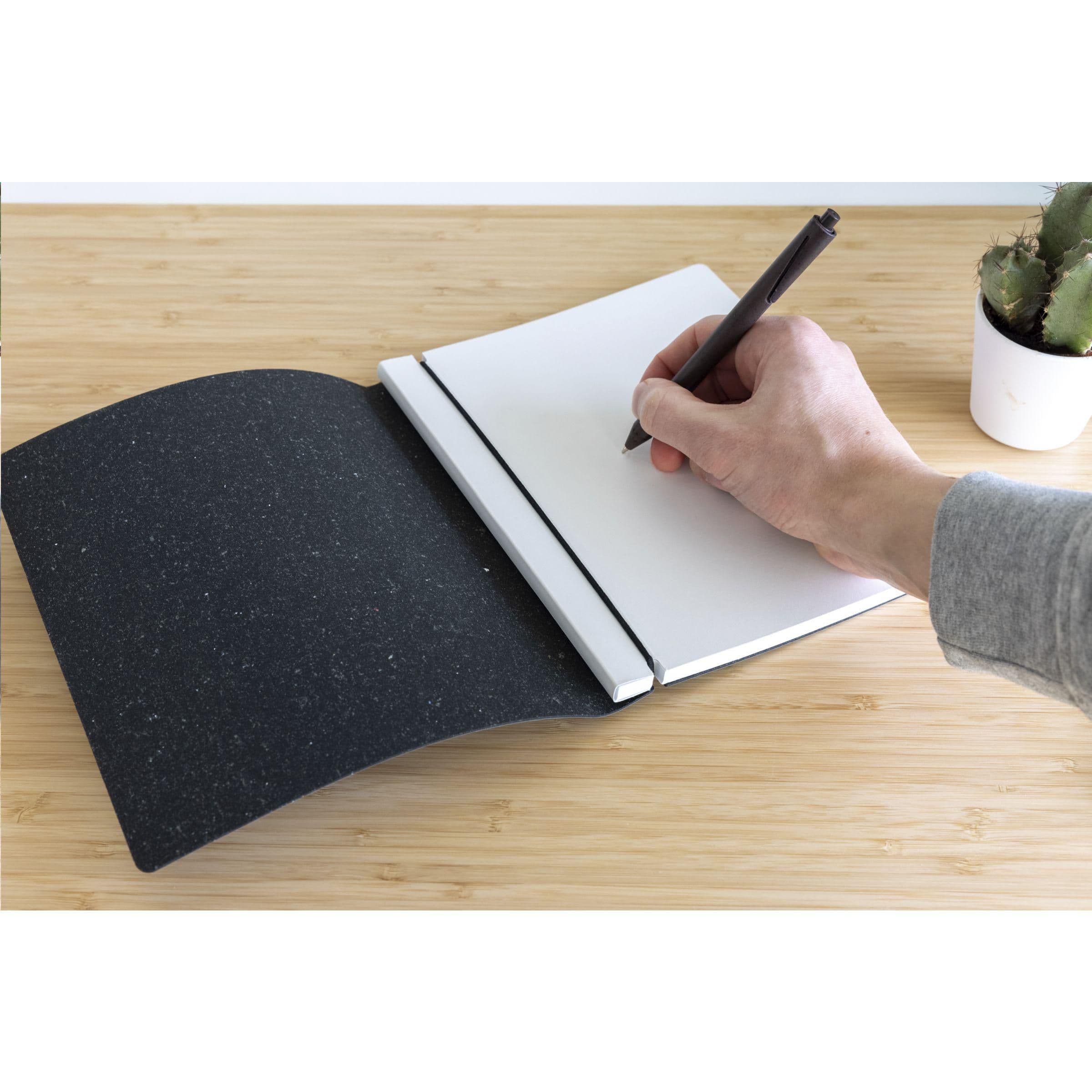 Carnet de notes A5 en cuir recyclé en situation
