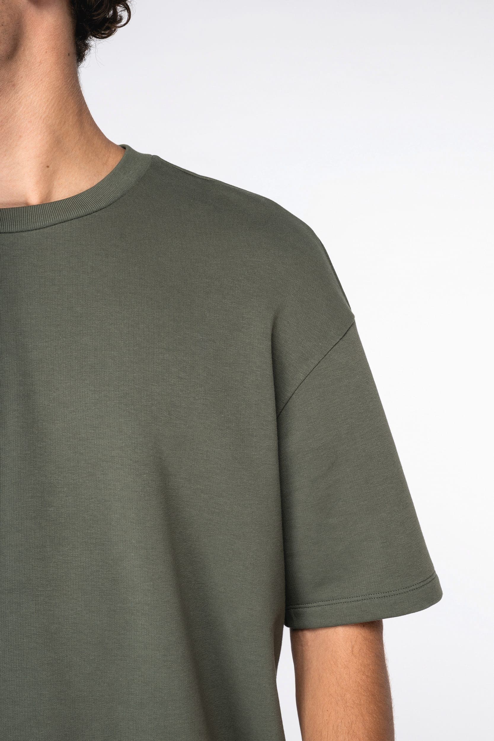 T-shirt écoresponsable oversize French Terry unisexe en situation