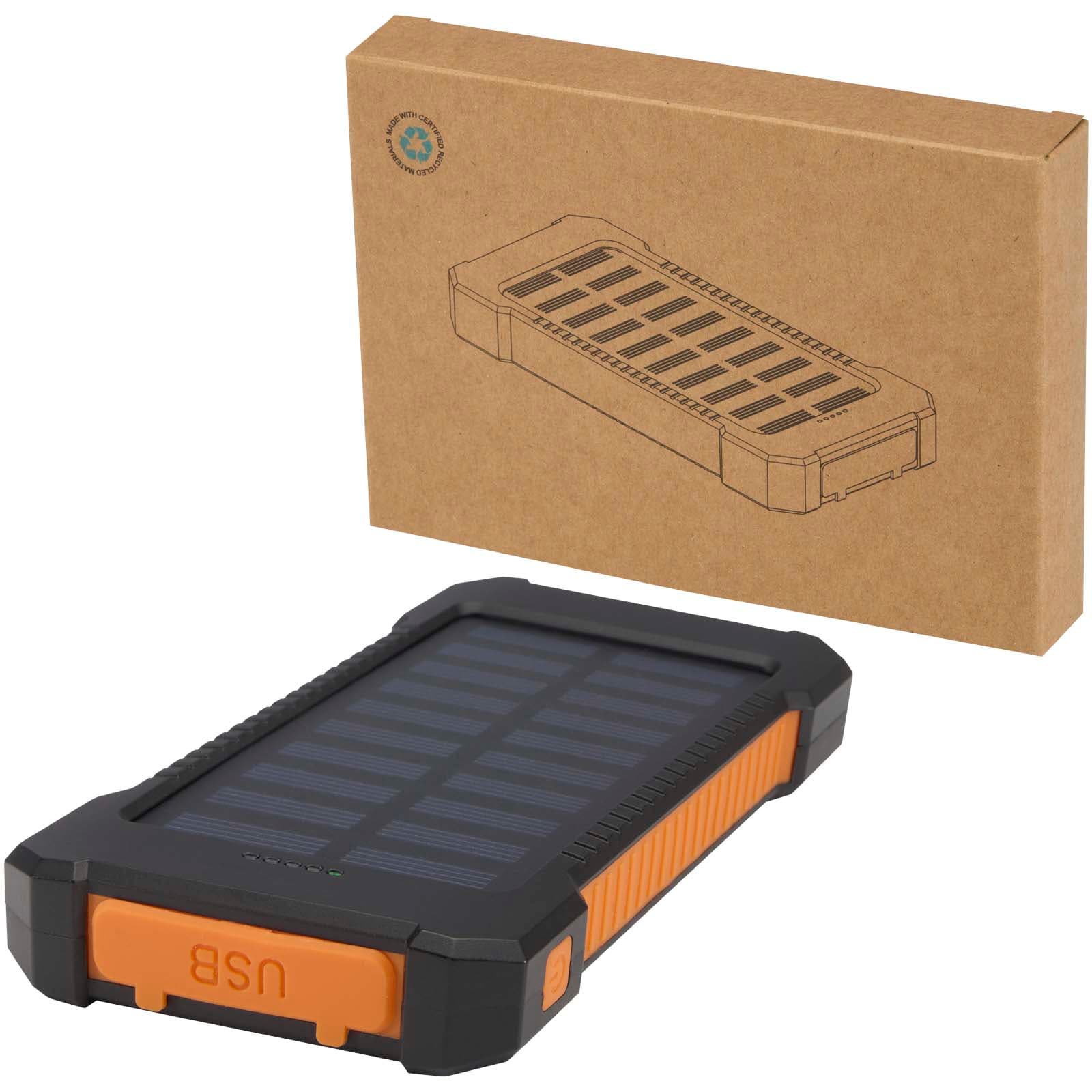 Batterie de secours solaire Altair robuste de 5 000 mAh et 10 W en plastique recyclé avec lampe de poche intégrée