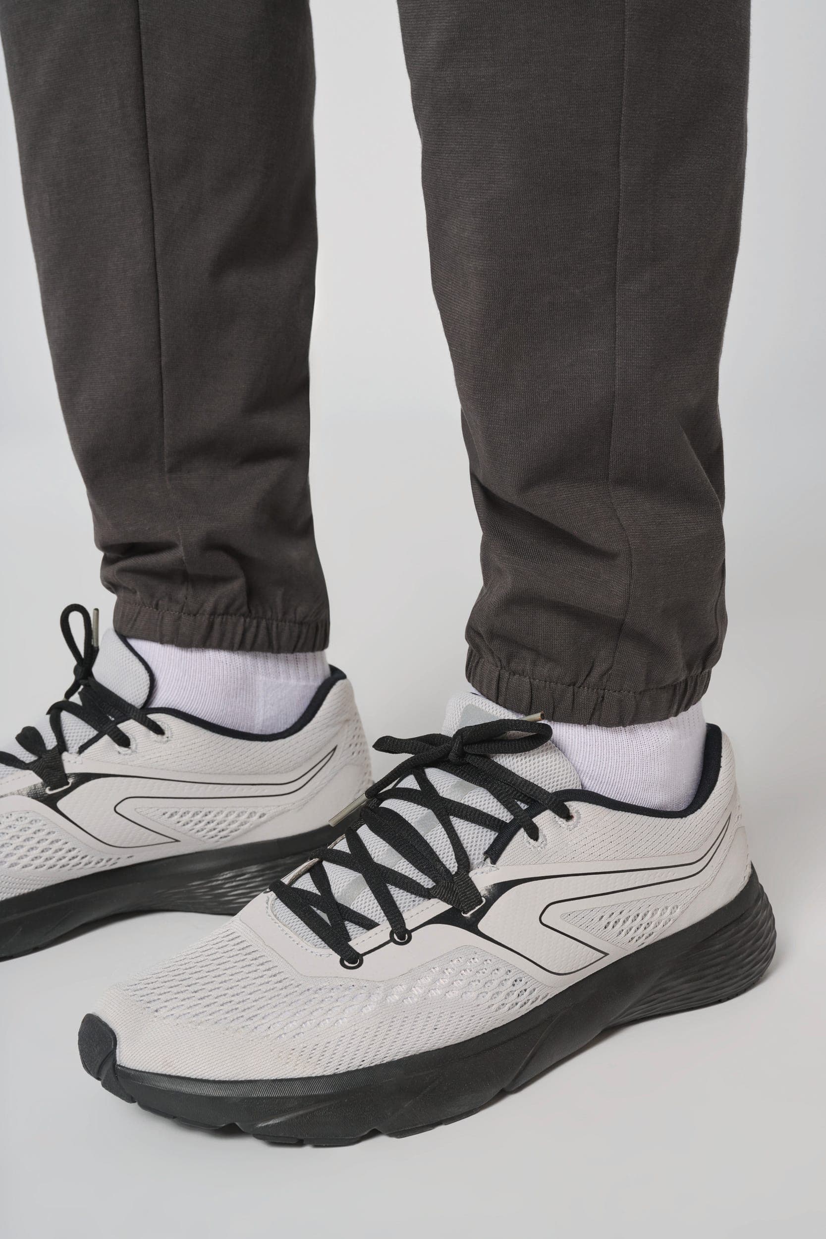 Pantalon de jogging en coton léger unisexe en situation