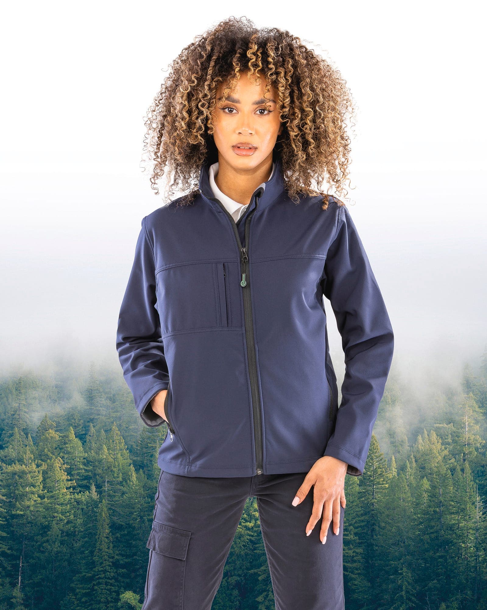 WOMENS CLASSIC SOFTSHELL JACKET en situation