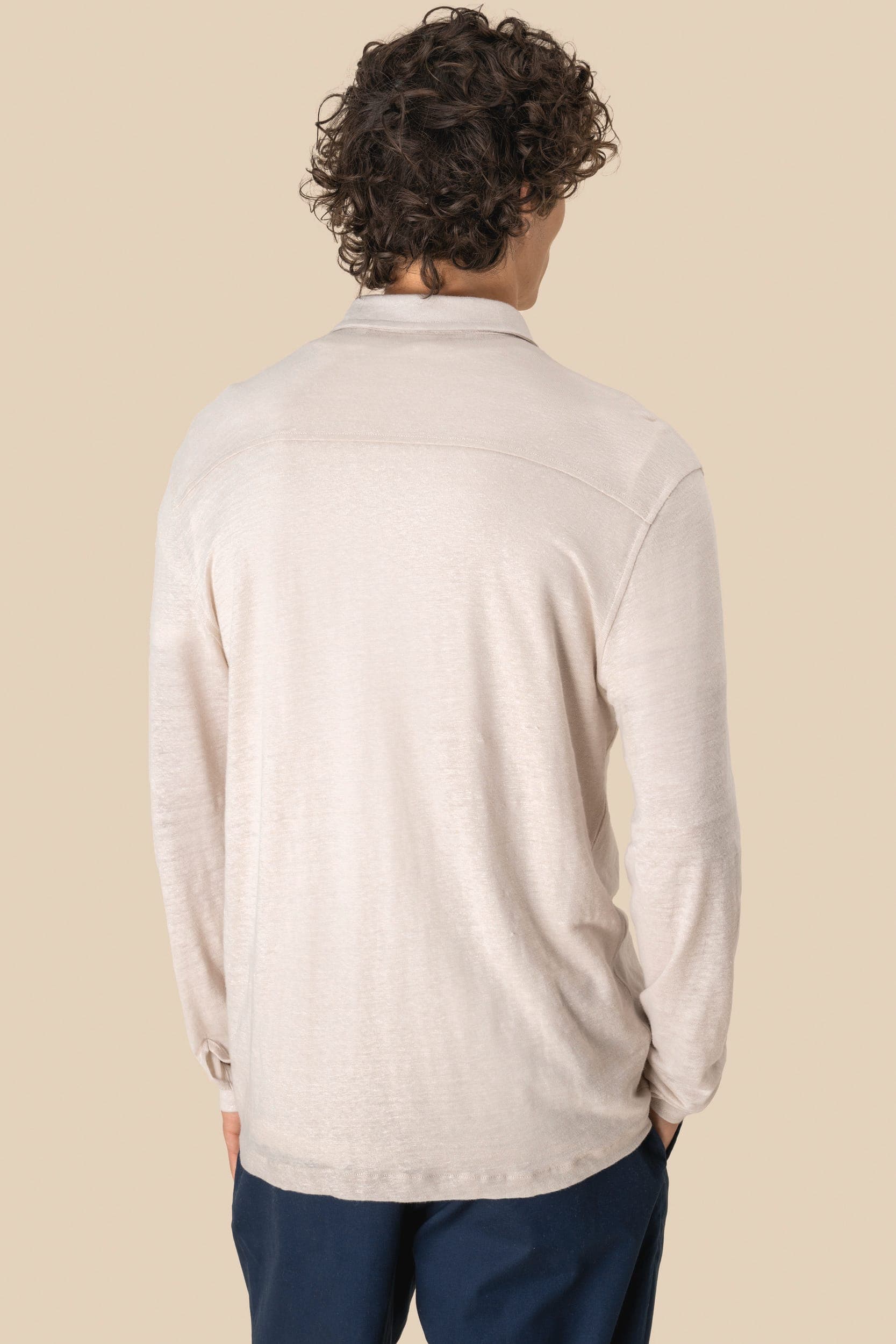 Chemise en lin homme en situation