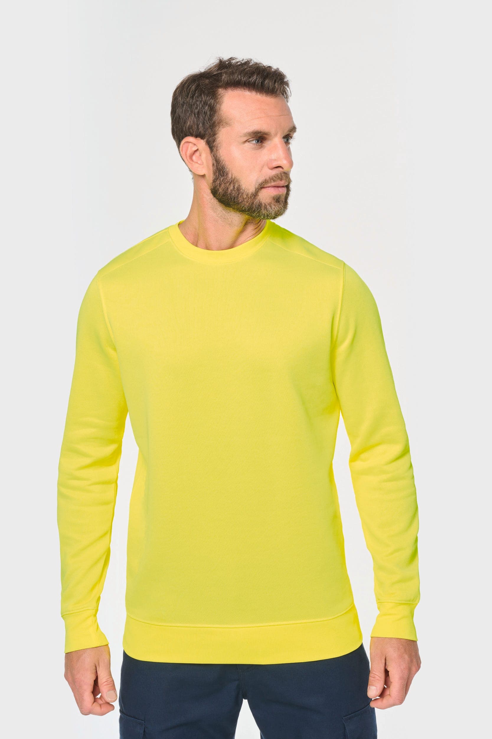 Sweat-shirt unisexe écoresponsable polyester/coton en situation