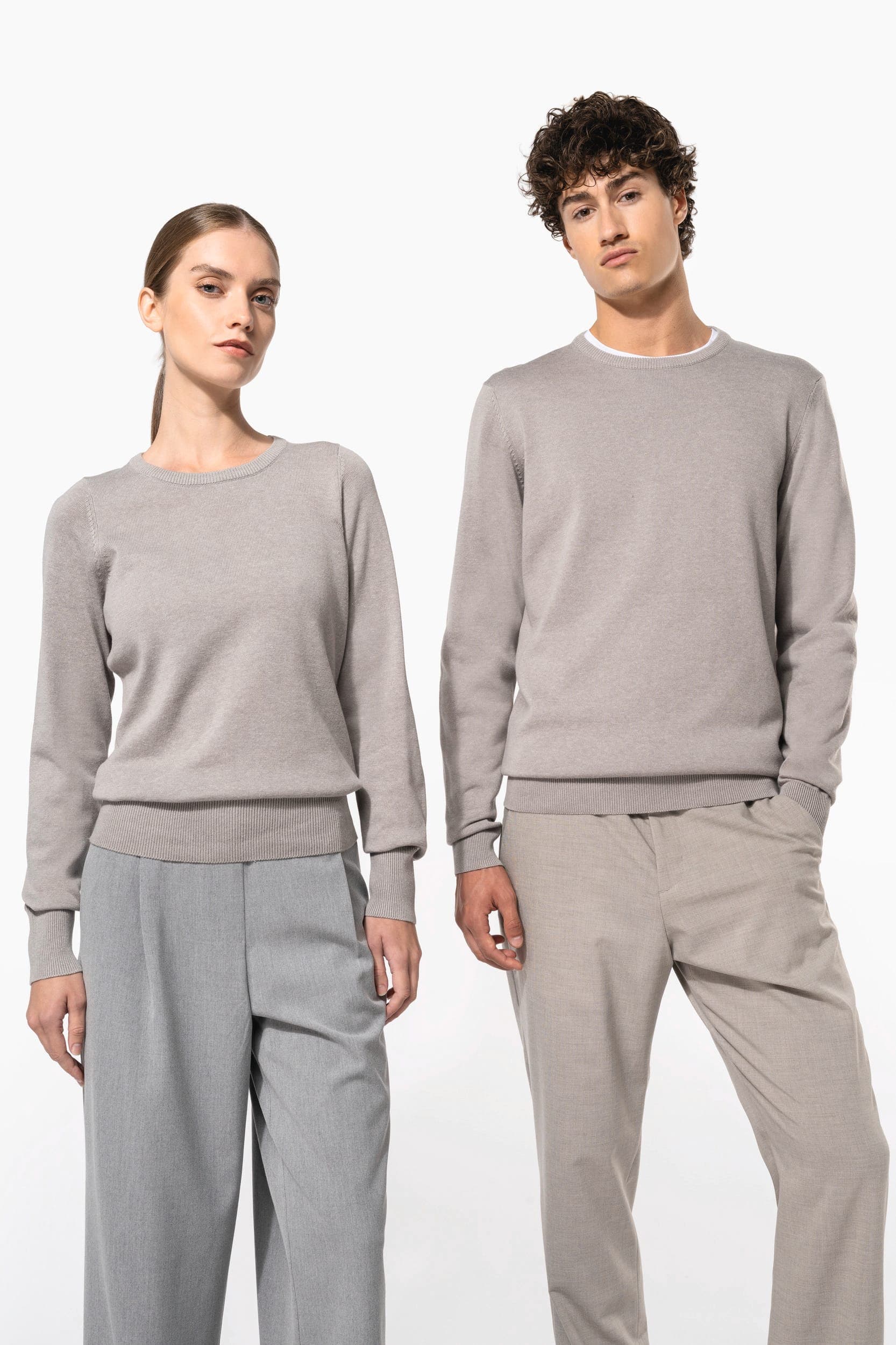Pull col rond femme en situation