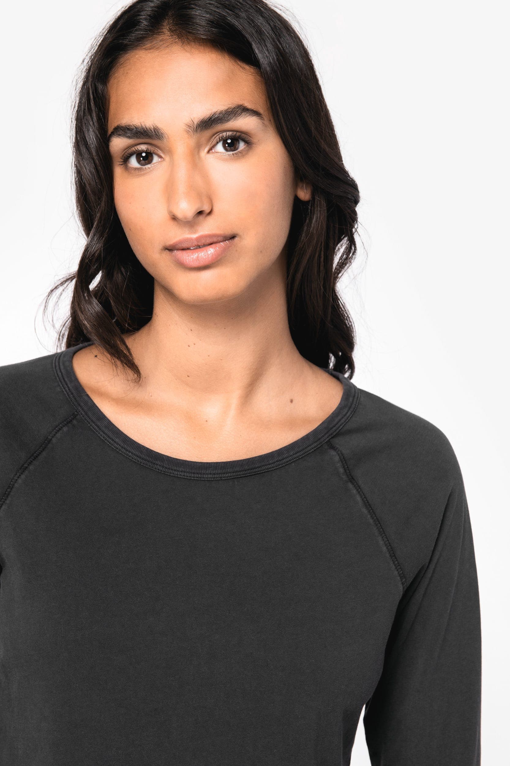 T-shirt écoresponsable raglan manches longues femme en situation
