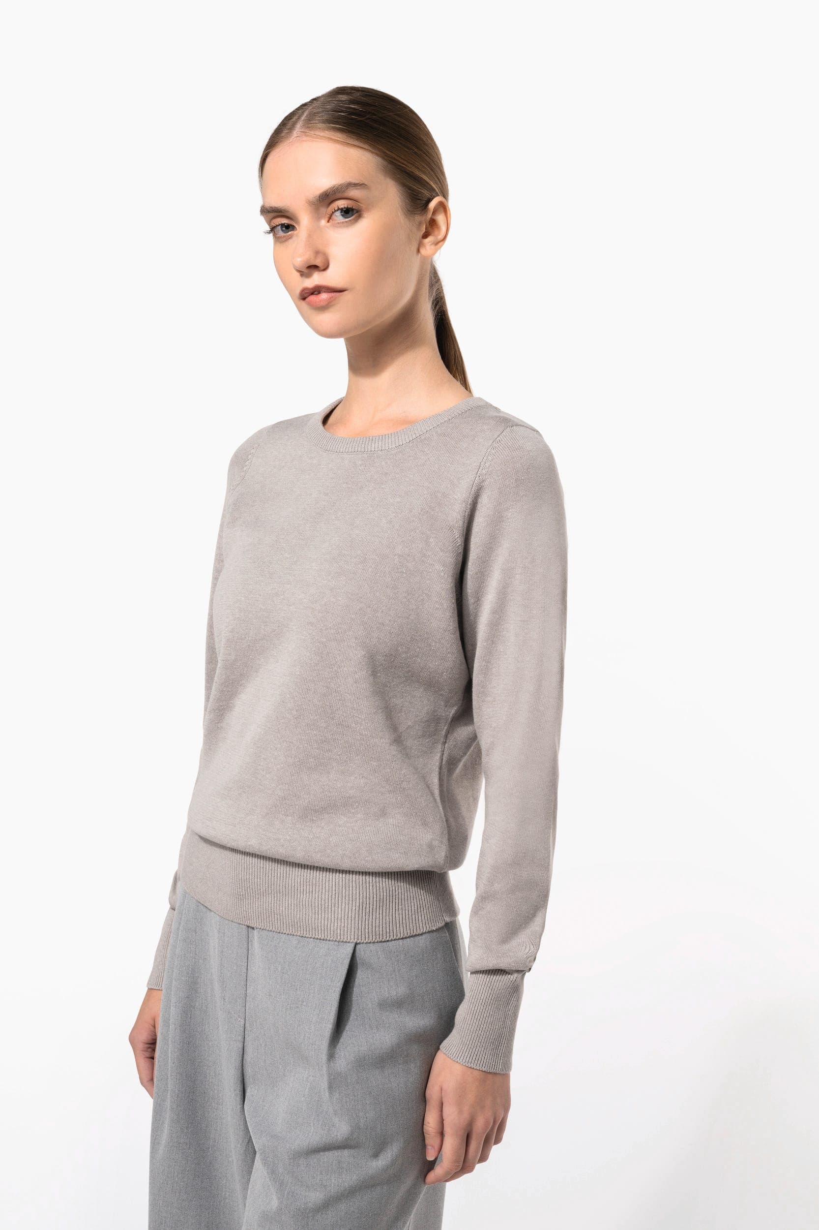 Pull col rond femme en situation