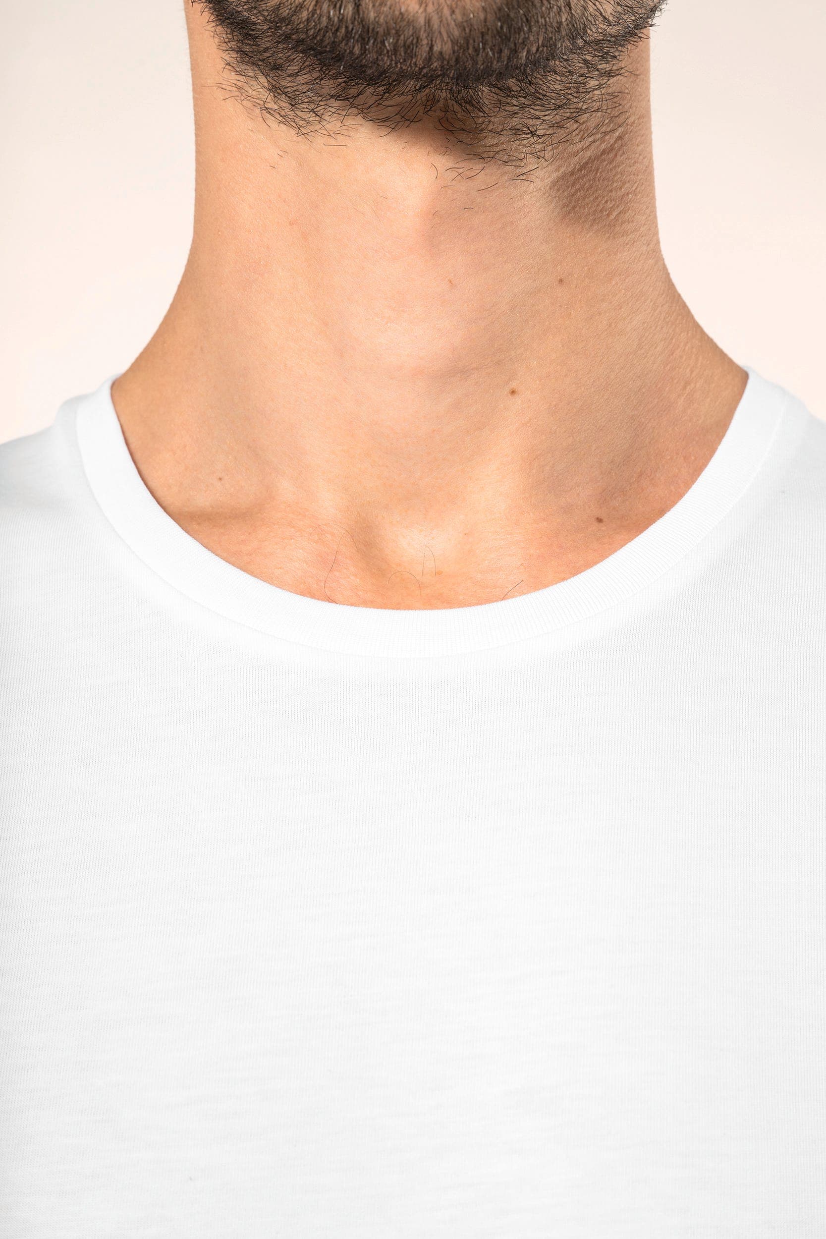 T-shirt Supima® col rond manches courtes homme en situation