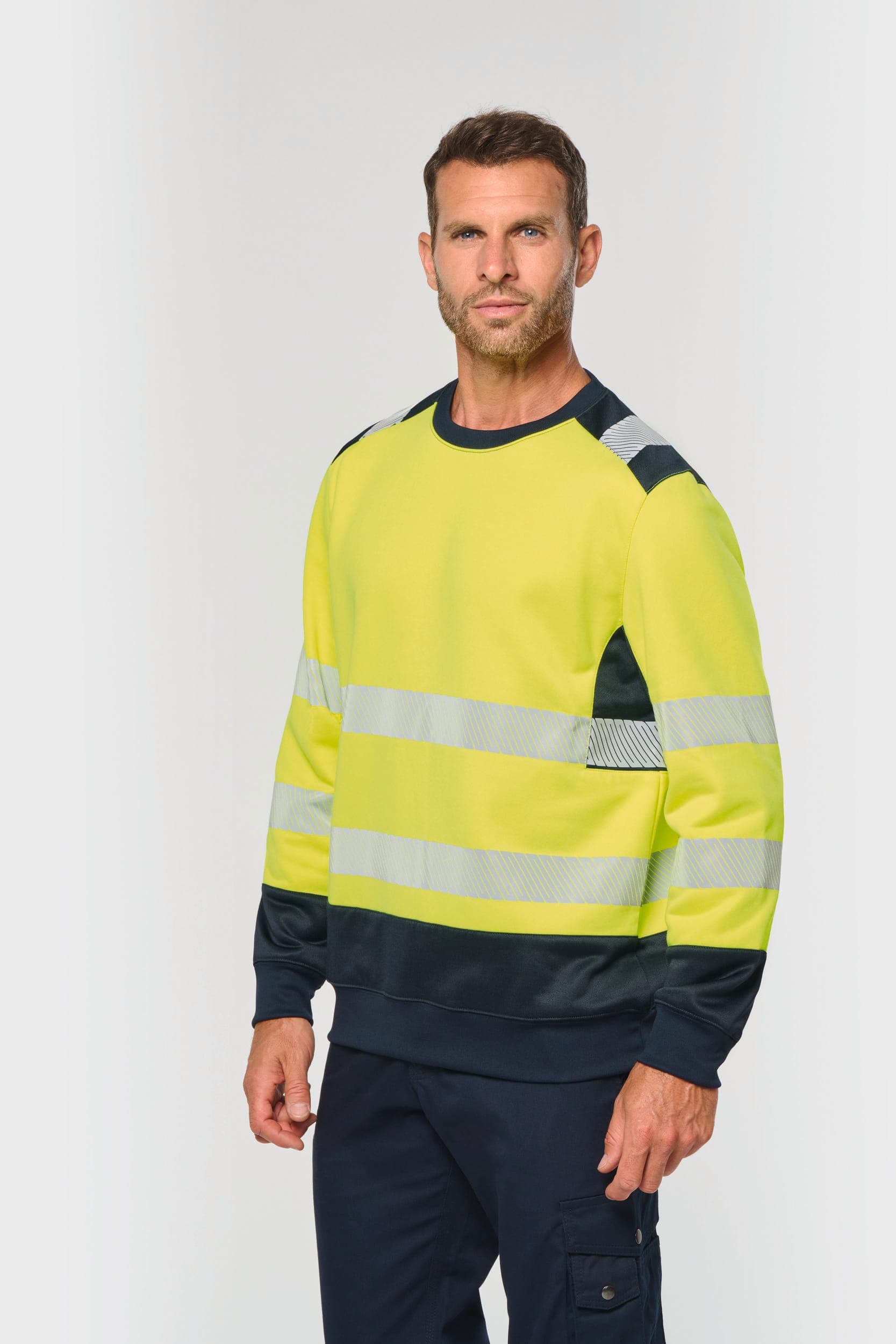 Sweat-shirt de sécurité recyclé col rond unisexe en situation
