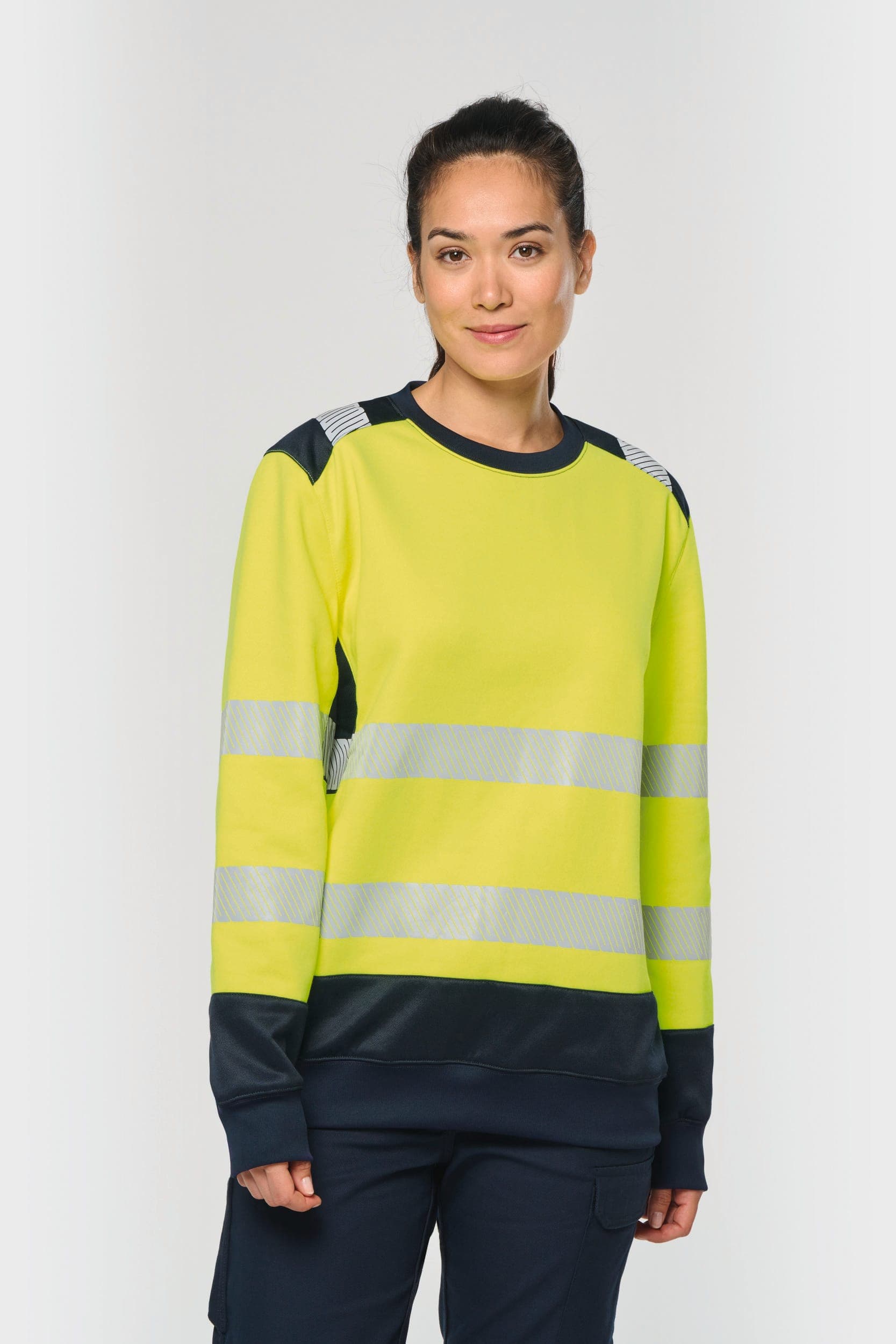 Sweat-shirt de sécurité recyclé col rond unisexe en situation