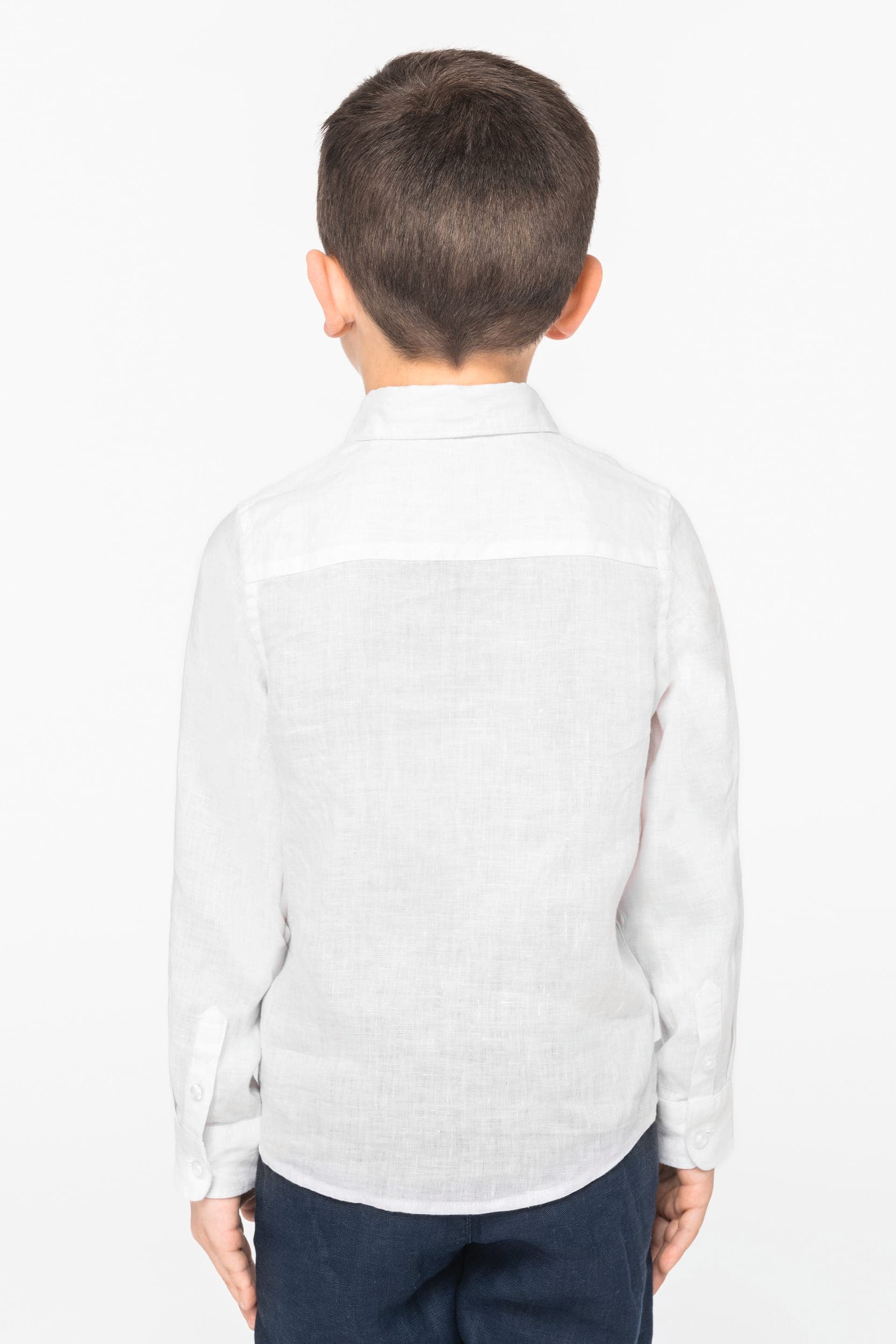 Chemise en lin enfant en situation