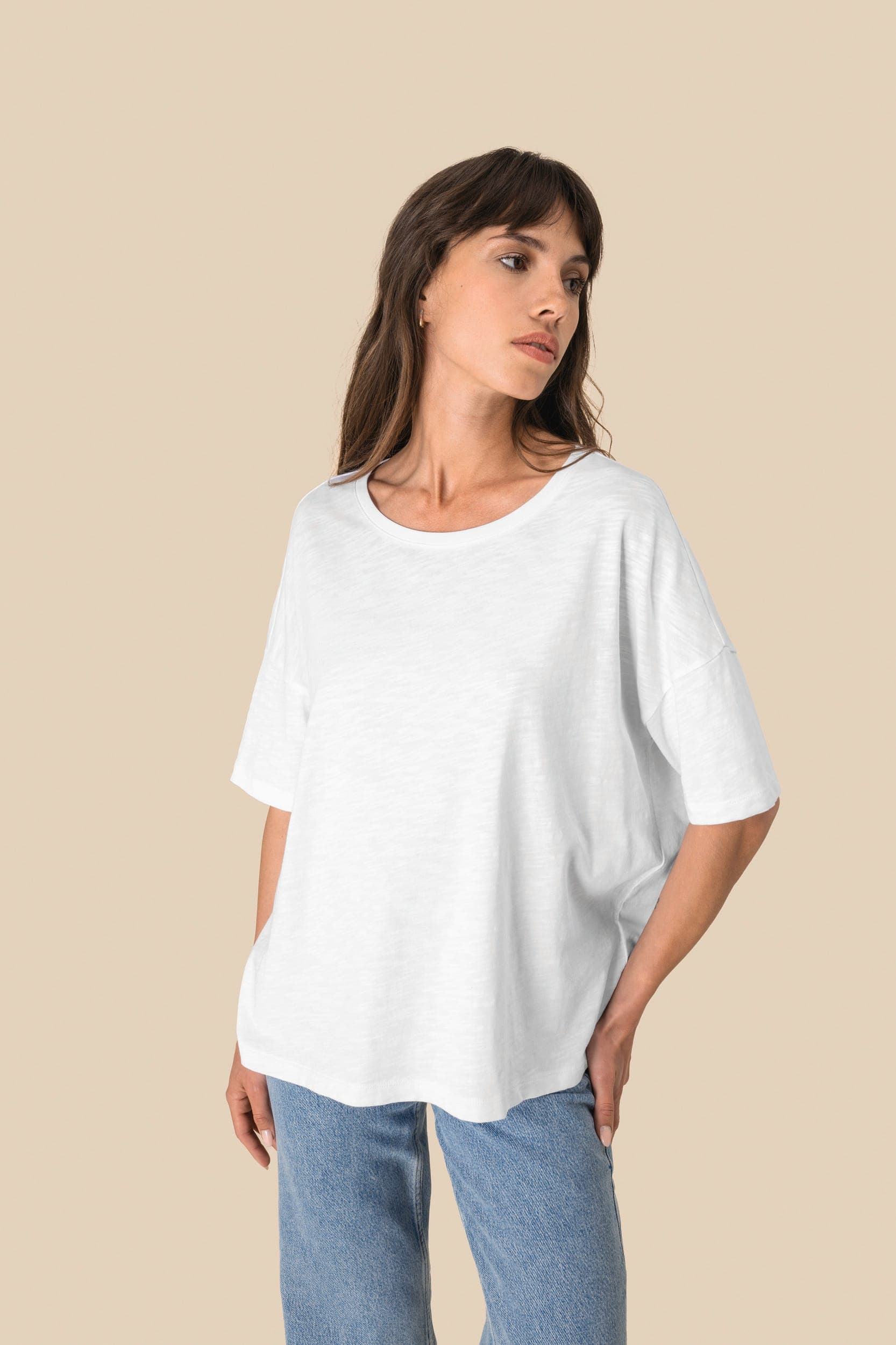 T-shirt écoresponsable slub oversize femme en situation