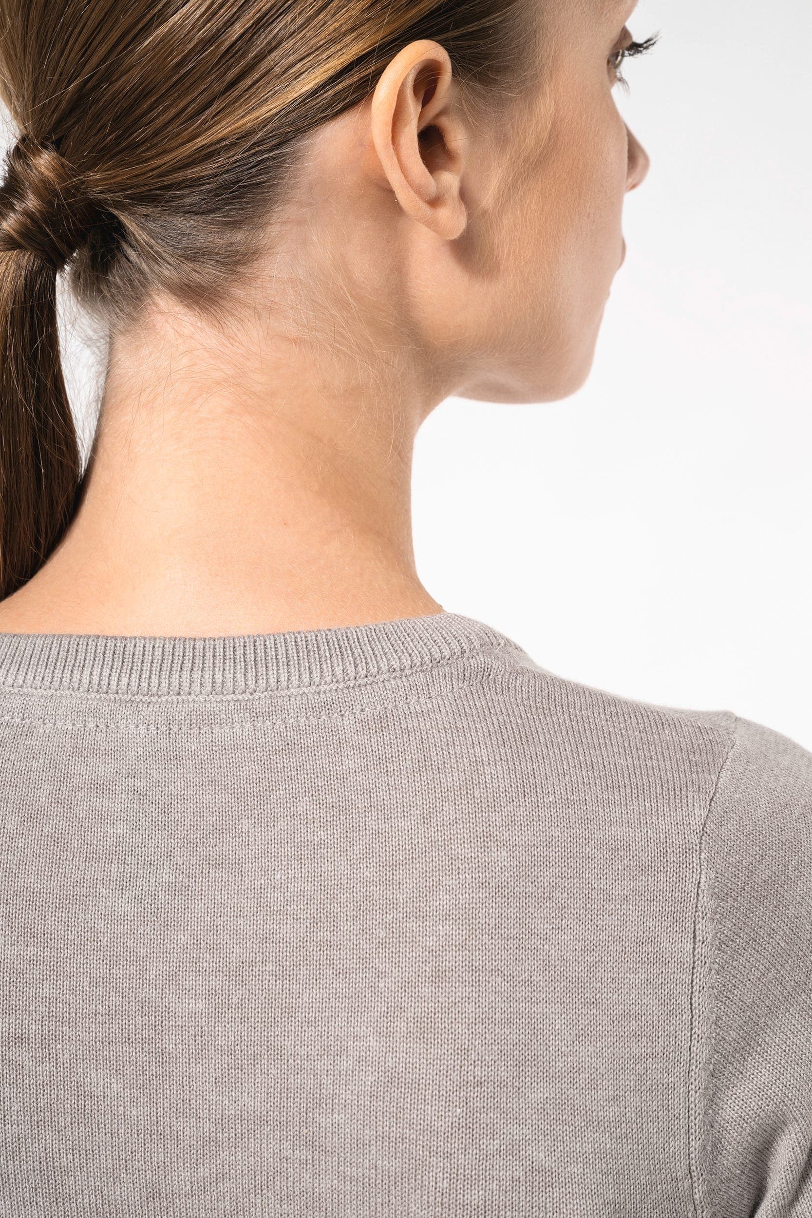 Pull col rond femme en situation