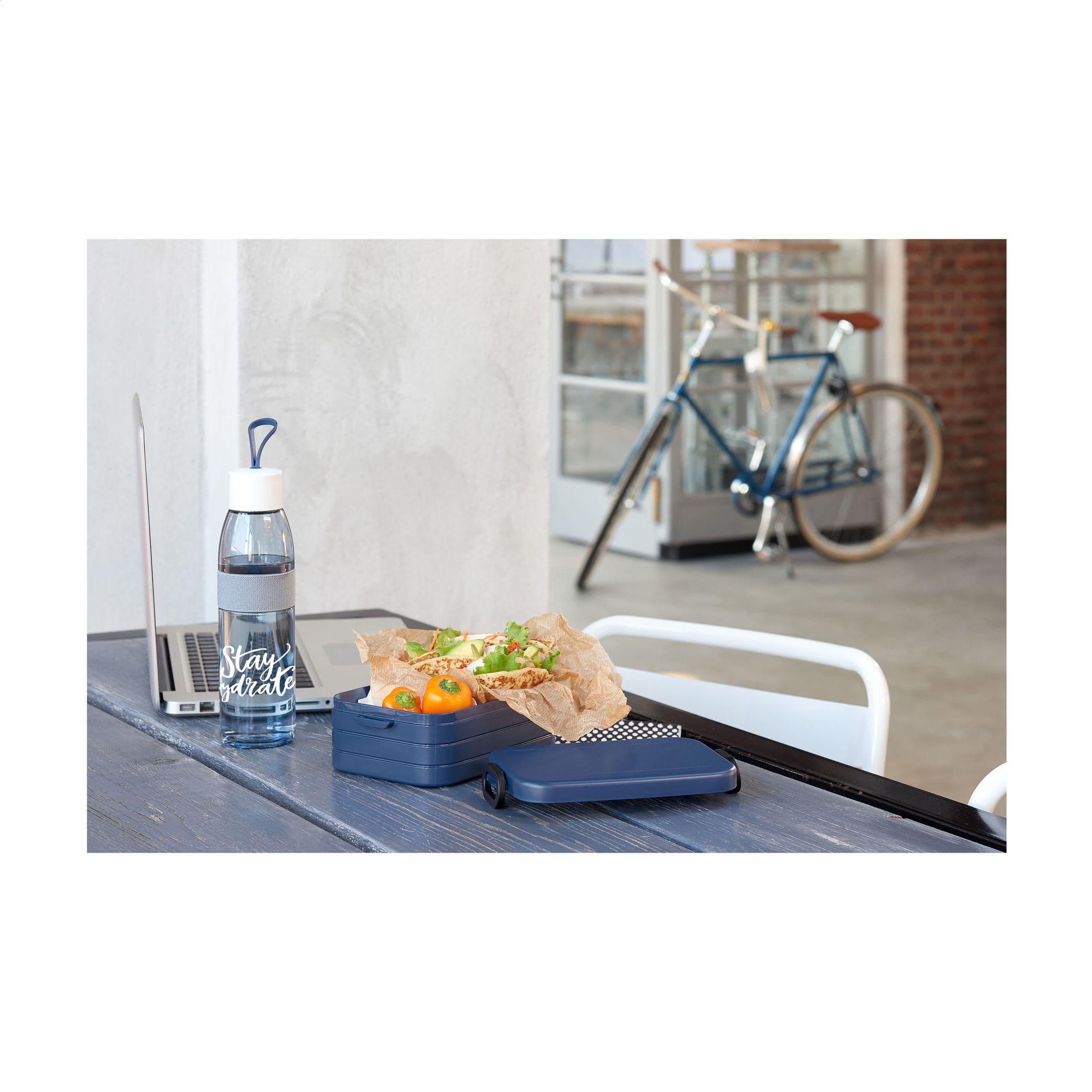 Bouteille d'eau Mepal Ellipse 500 ml en situation
