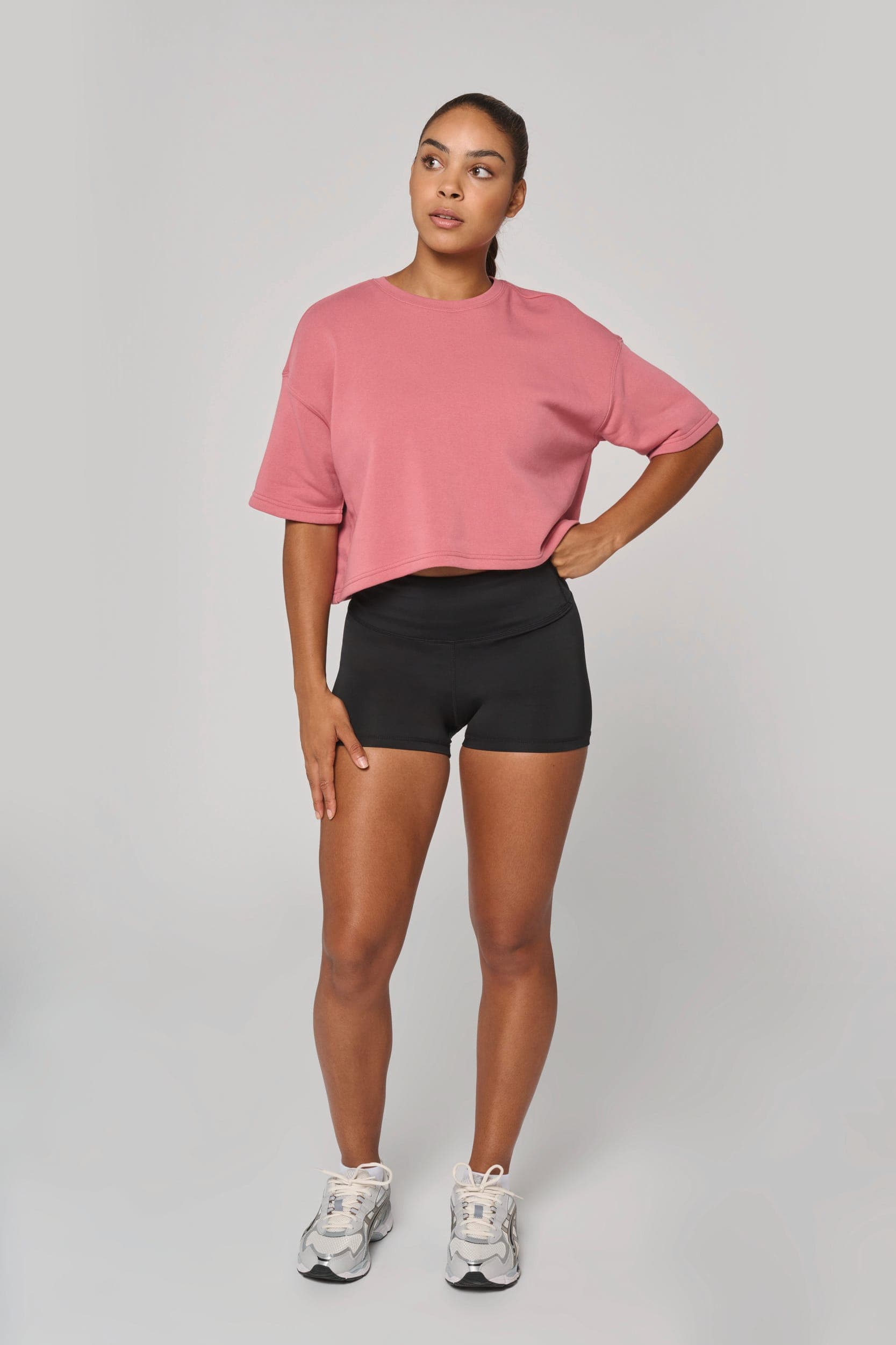 Sweat-shirt crop à manches courtes col rond femme en situation