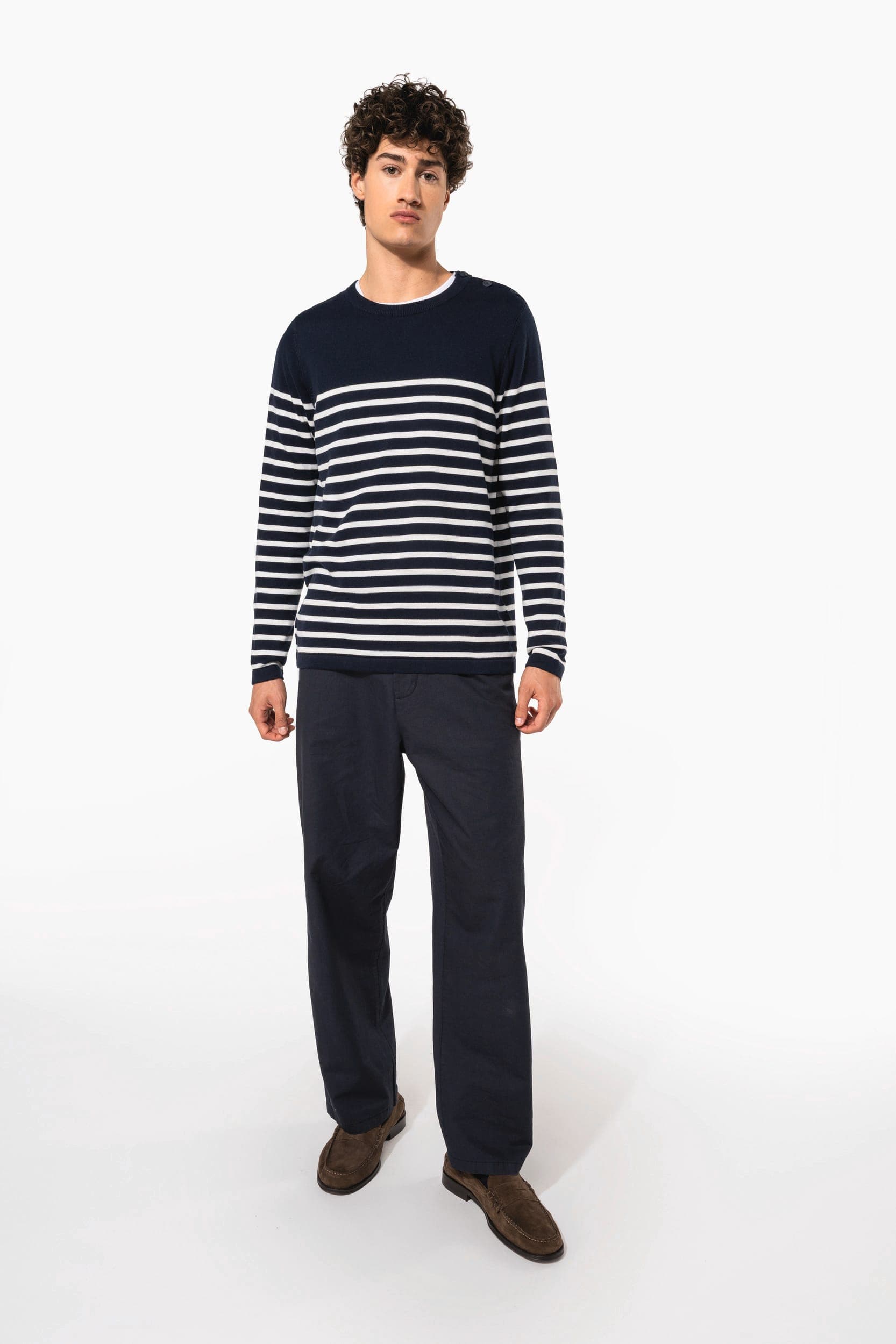 Pull marin homme en situation