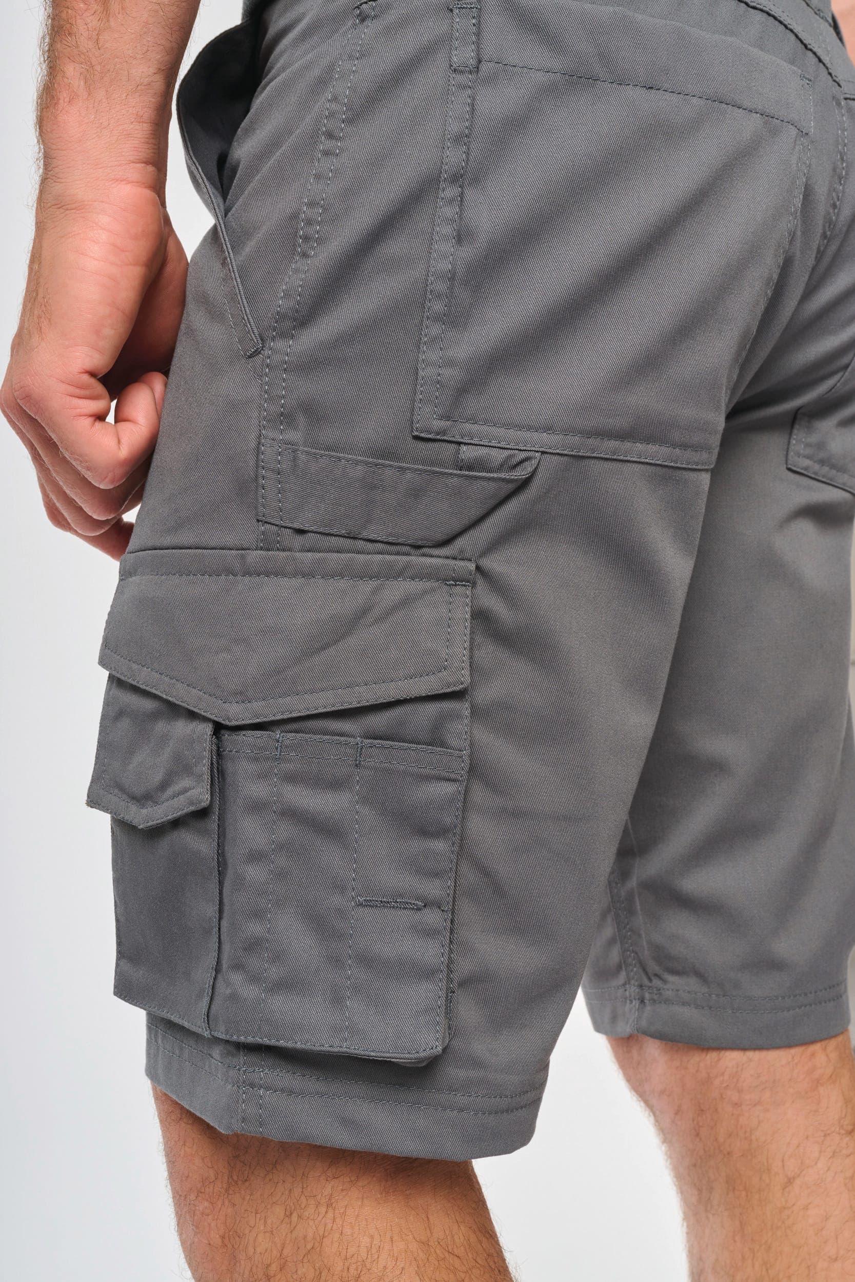 Bermuda de travail multipoches homme en situation