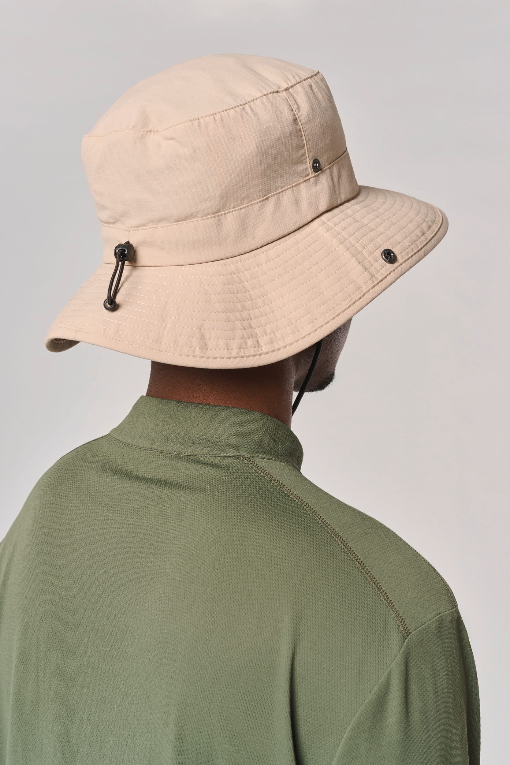 Chapeau de protection UV unisexe en situation