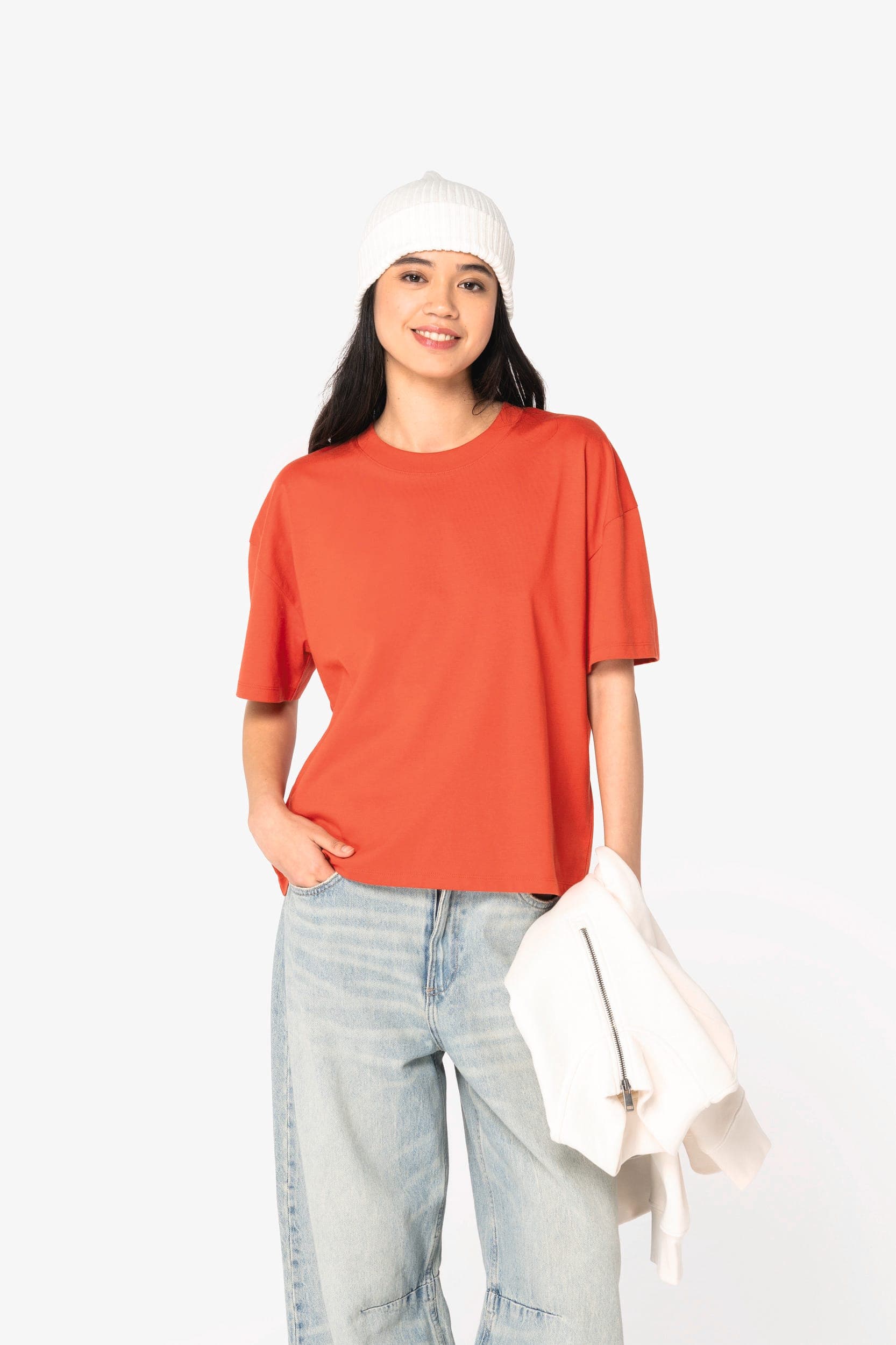 T-shirt écoresponsable oversize femme en situation