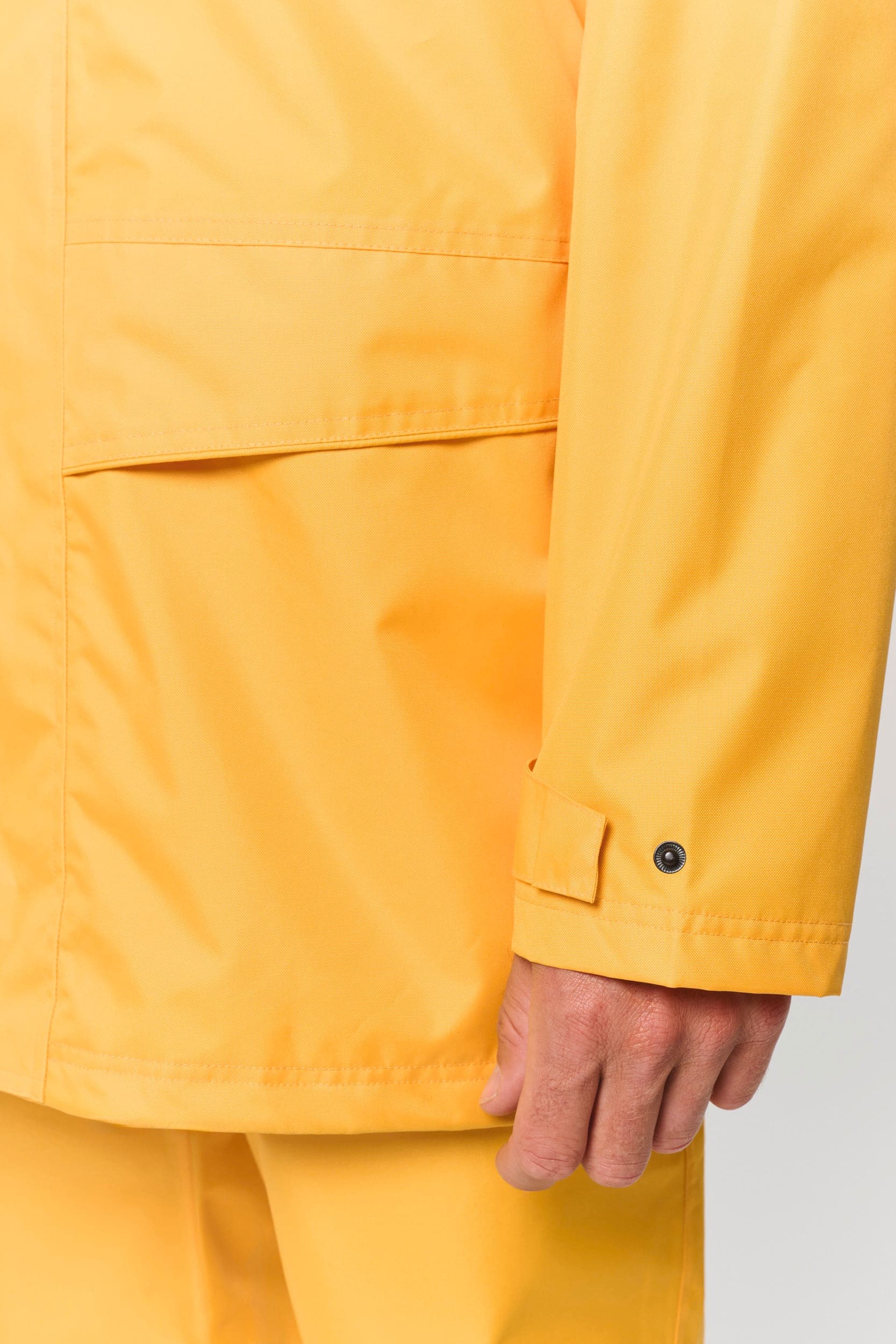 Veste de pluie unisexe en situation