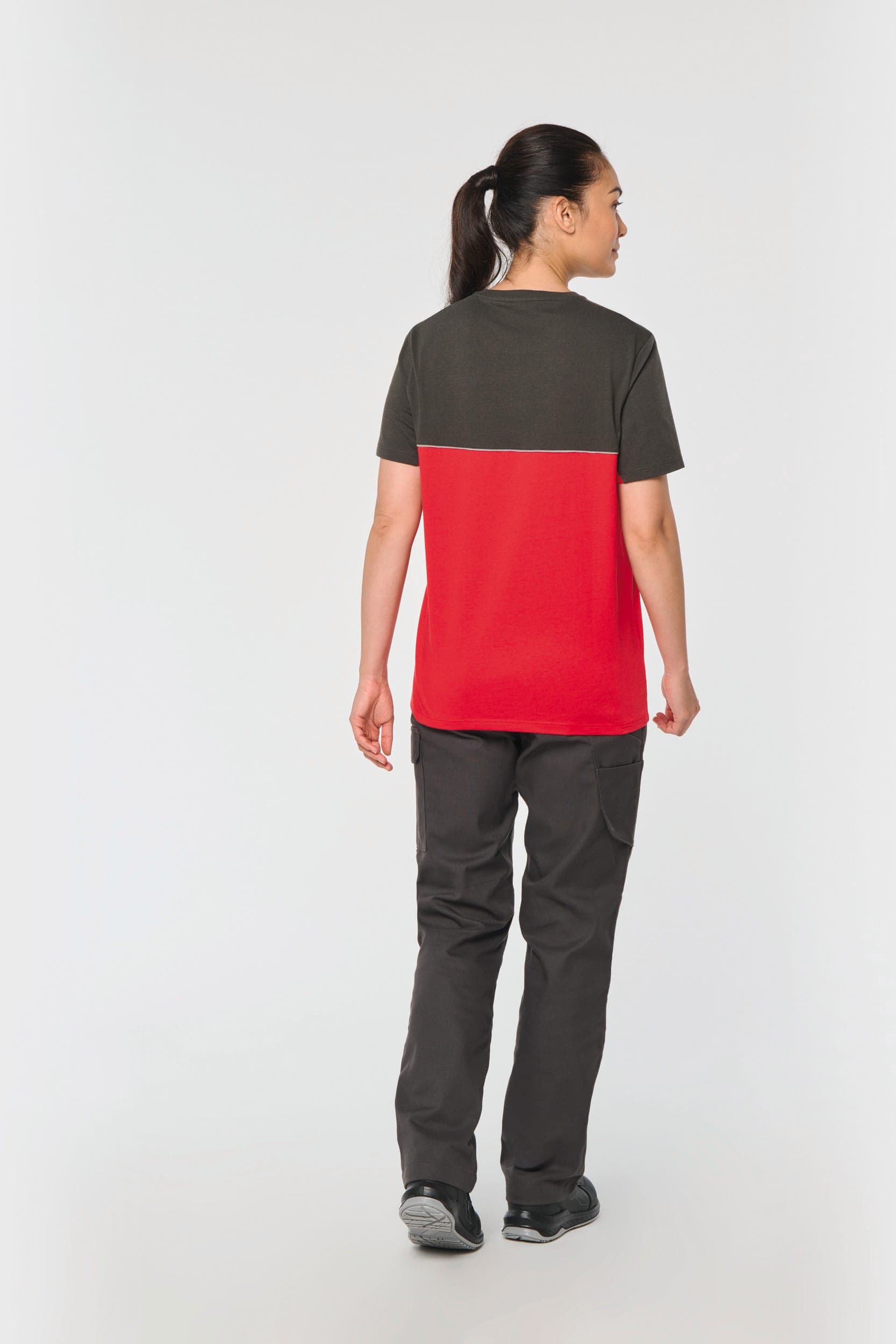 T-shirt bicolore écoresponsable manches courtes unisexe en situation