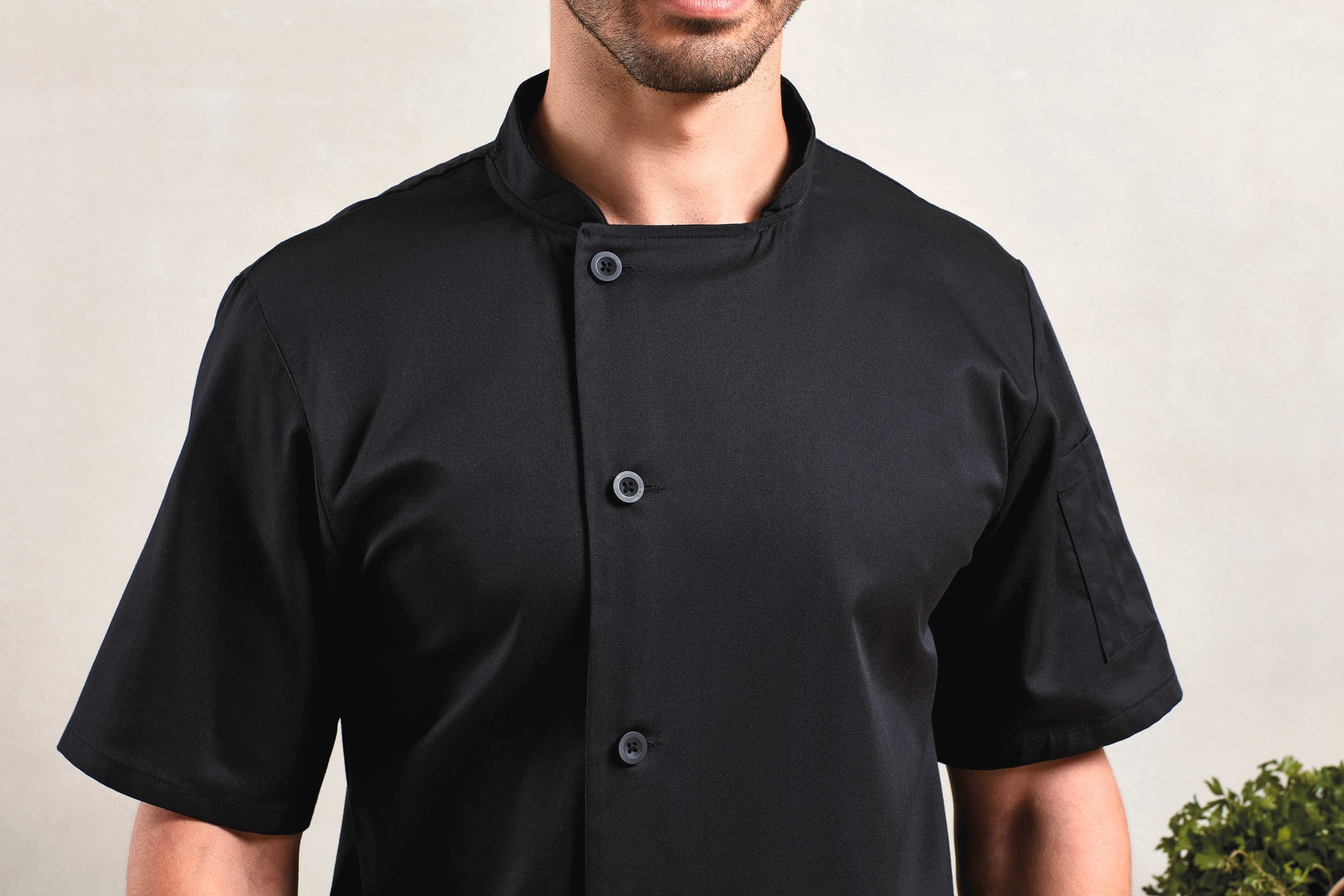 Veste chef cuisinier manches courtes "Essential" en situation