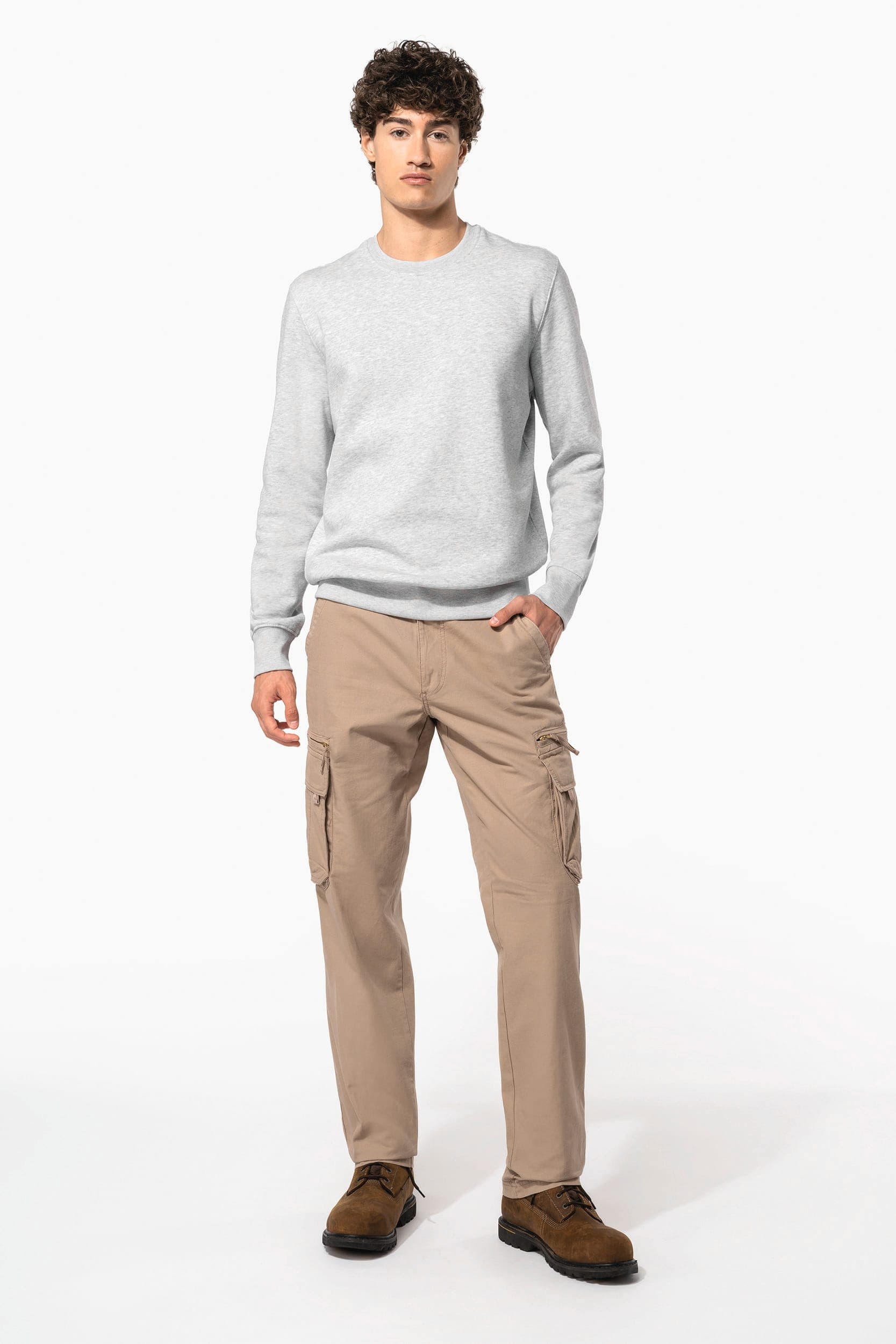 Pantalon multipoches homme en situation