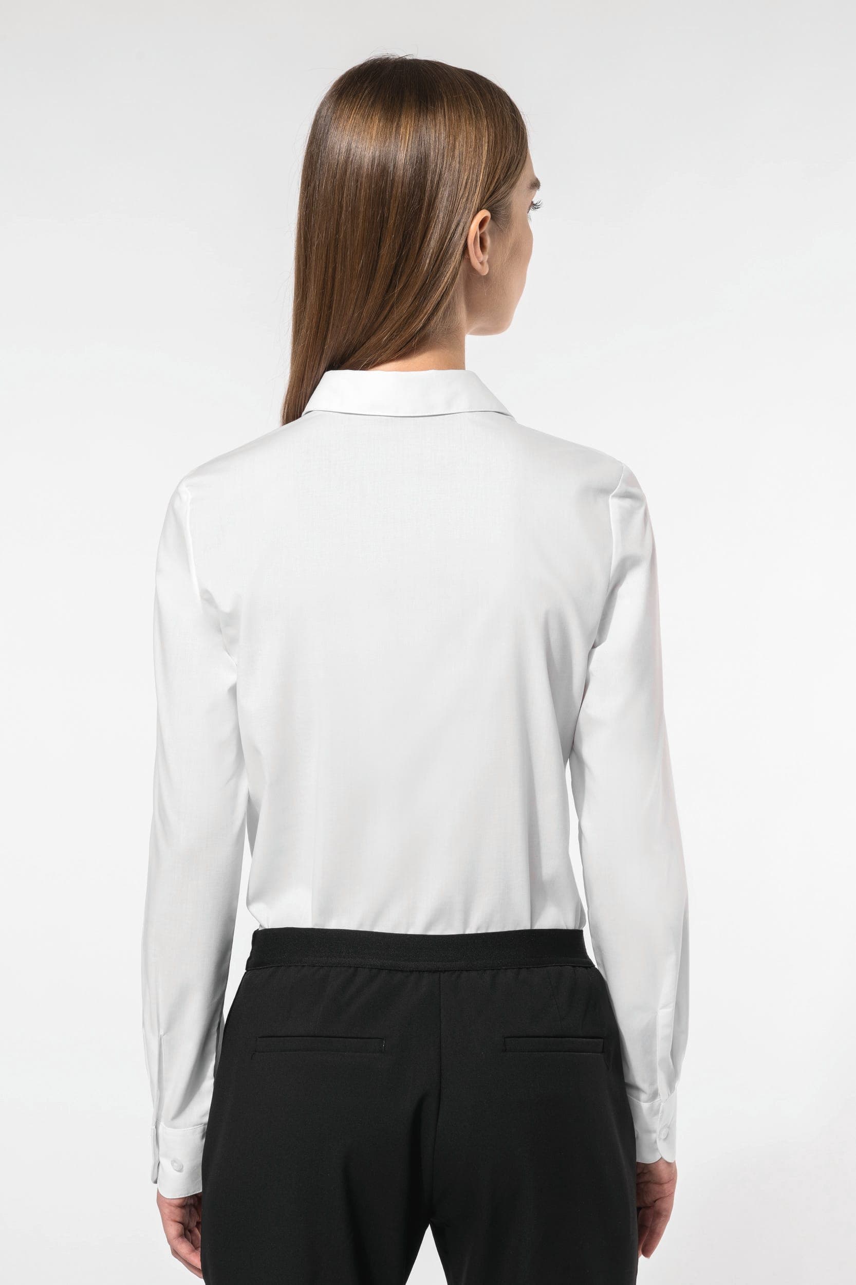 Chemise popeline polycoton sans poche entretien facile femme en situation