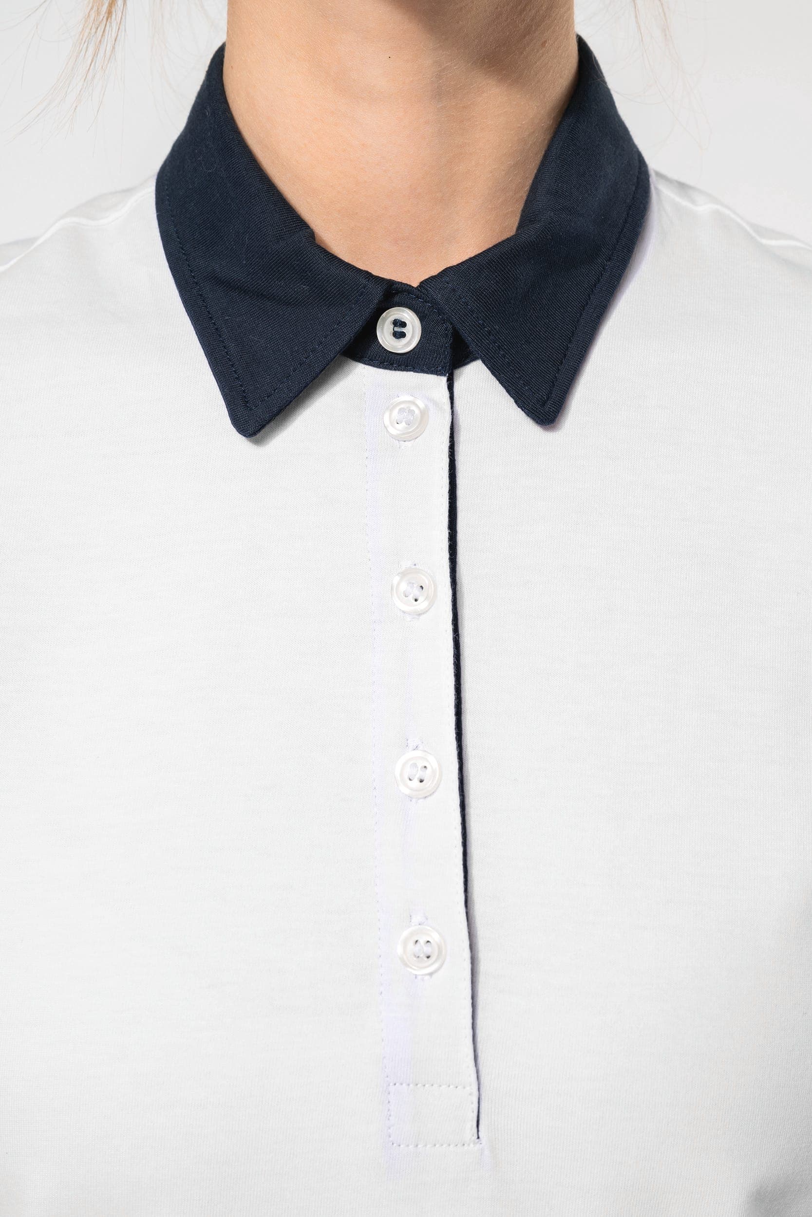Polo jersey bicolore femme en situation