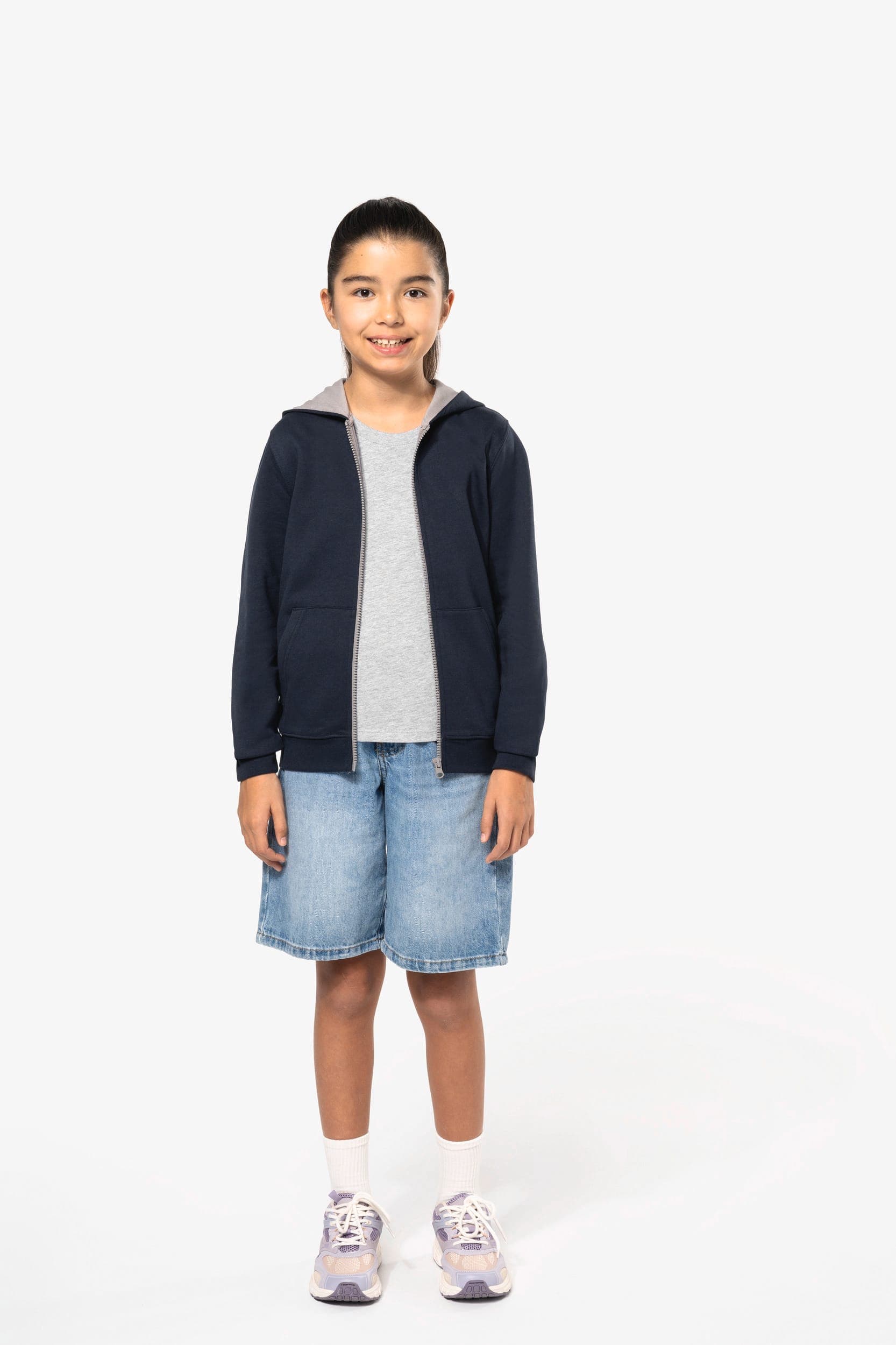 Sweat-shirt zippé capuche enfant en situation