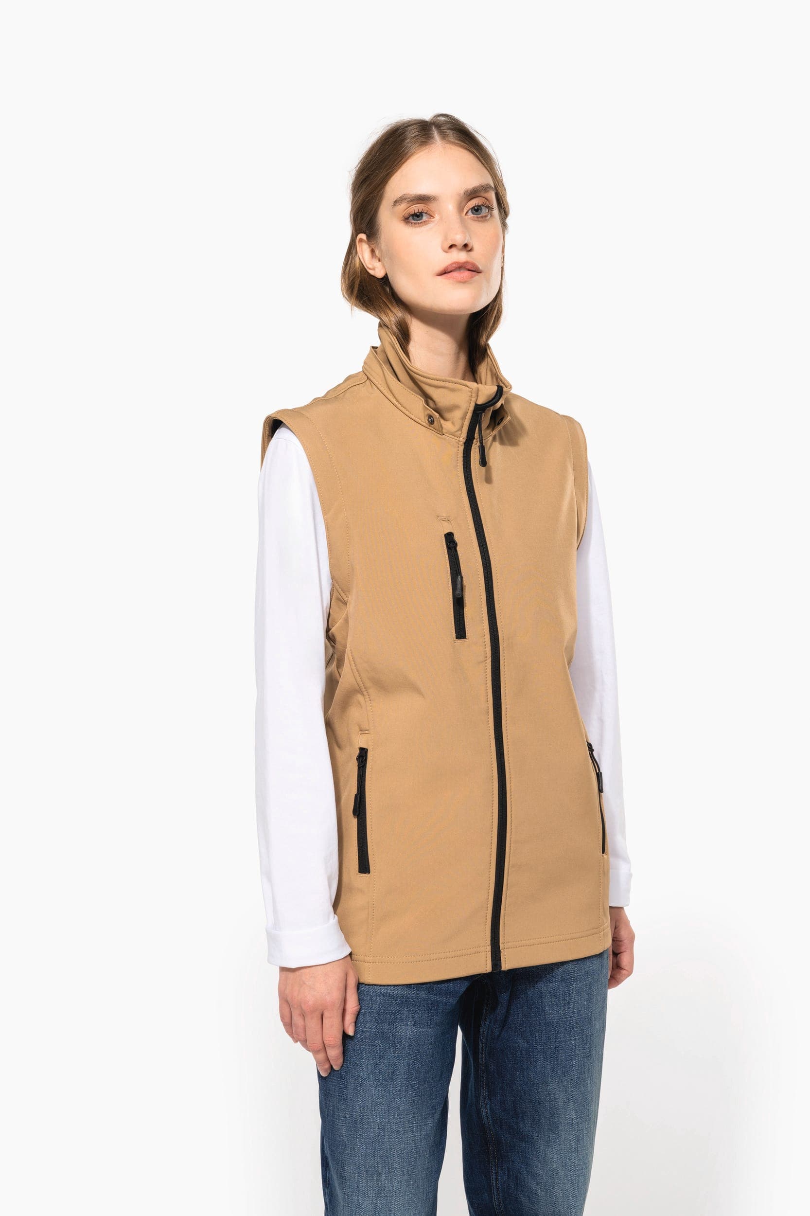 Veste Softshell 3 couches à capuche avec manches amovibles unisexe en situation