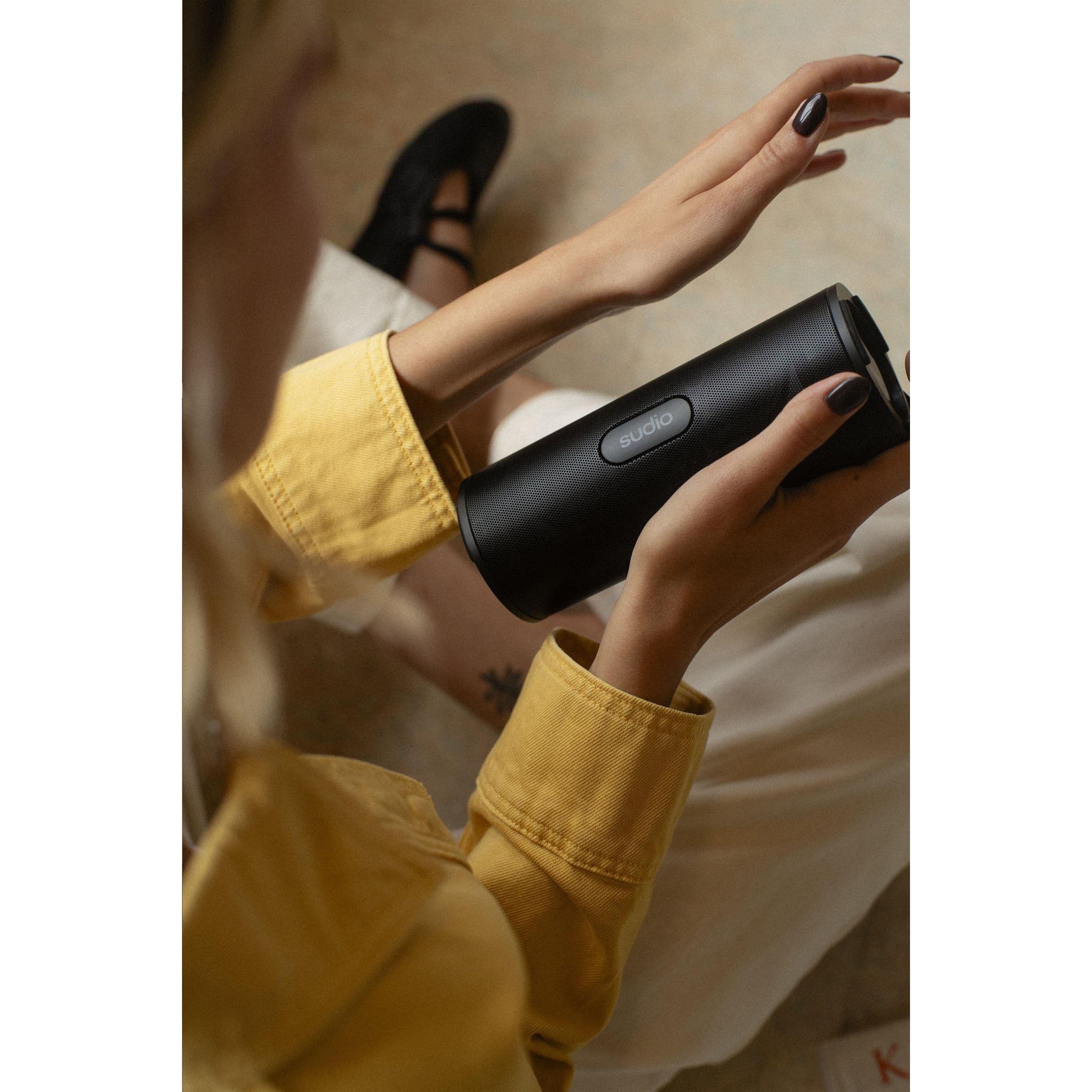 Enceinte Bluetooth Sudio F4 en situation