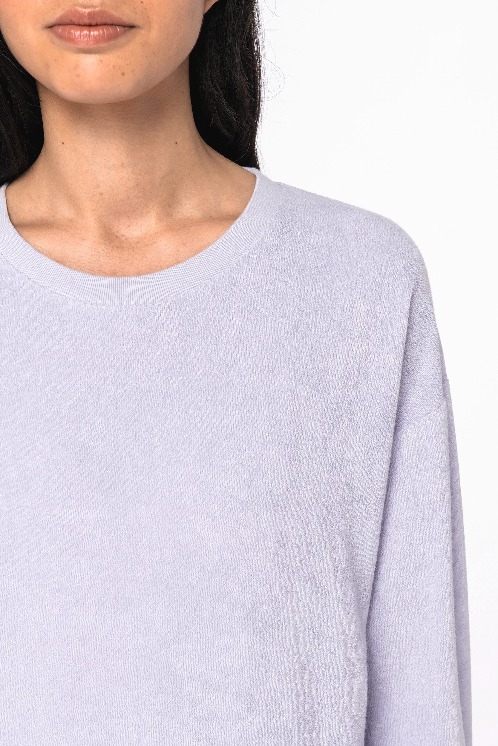 Sweat-shirt écoresponsable en éponge femme en situation