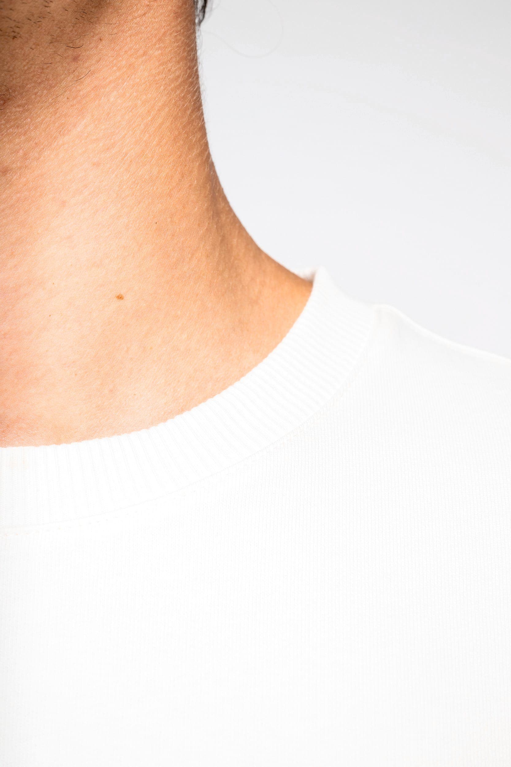 Sweat-shirt écoresponsable à col rond à épaules tombantes French Terry unisexe en situation