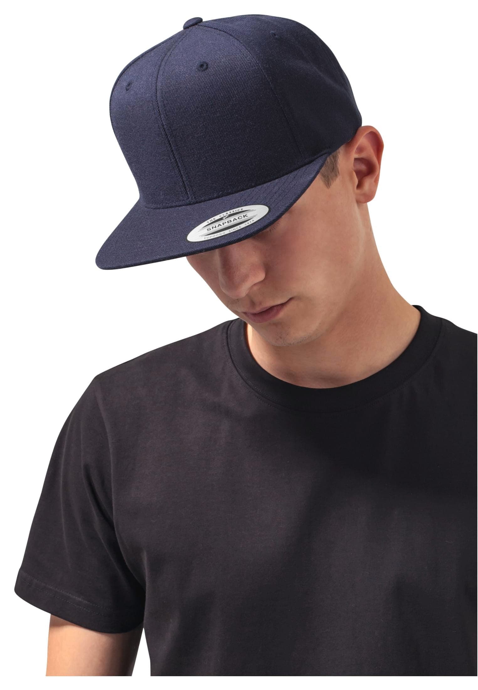 CLASSIC SNAPBACK CAP en situation