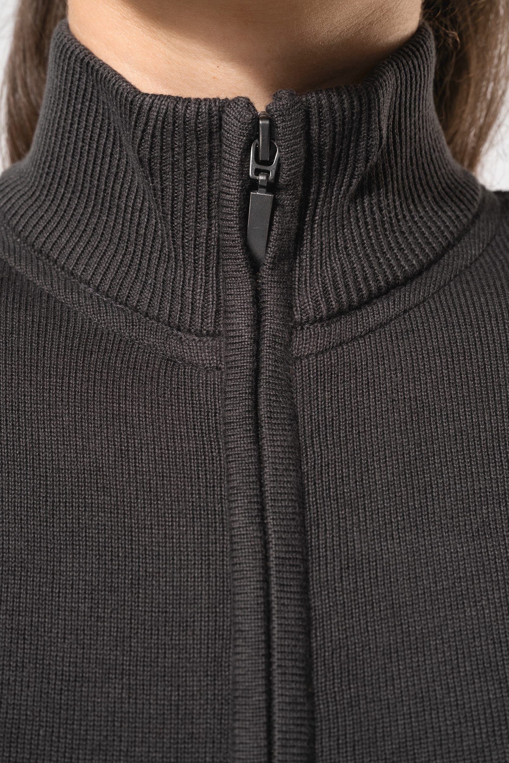 Cardigan zippé femme en situation