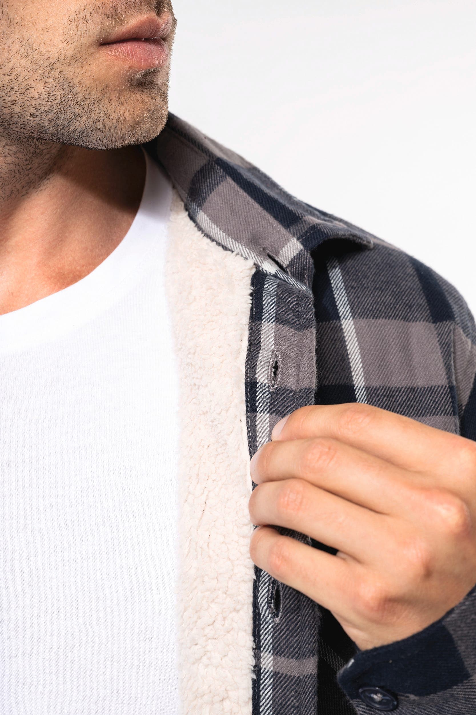 Surchemise à carreaux doublée sherpa homme en situation