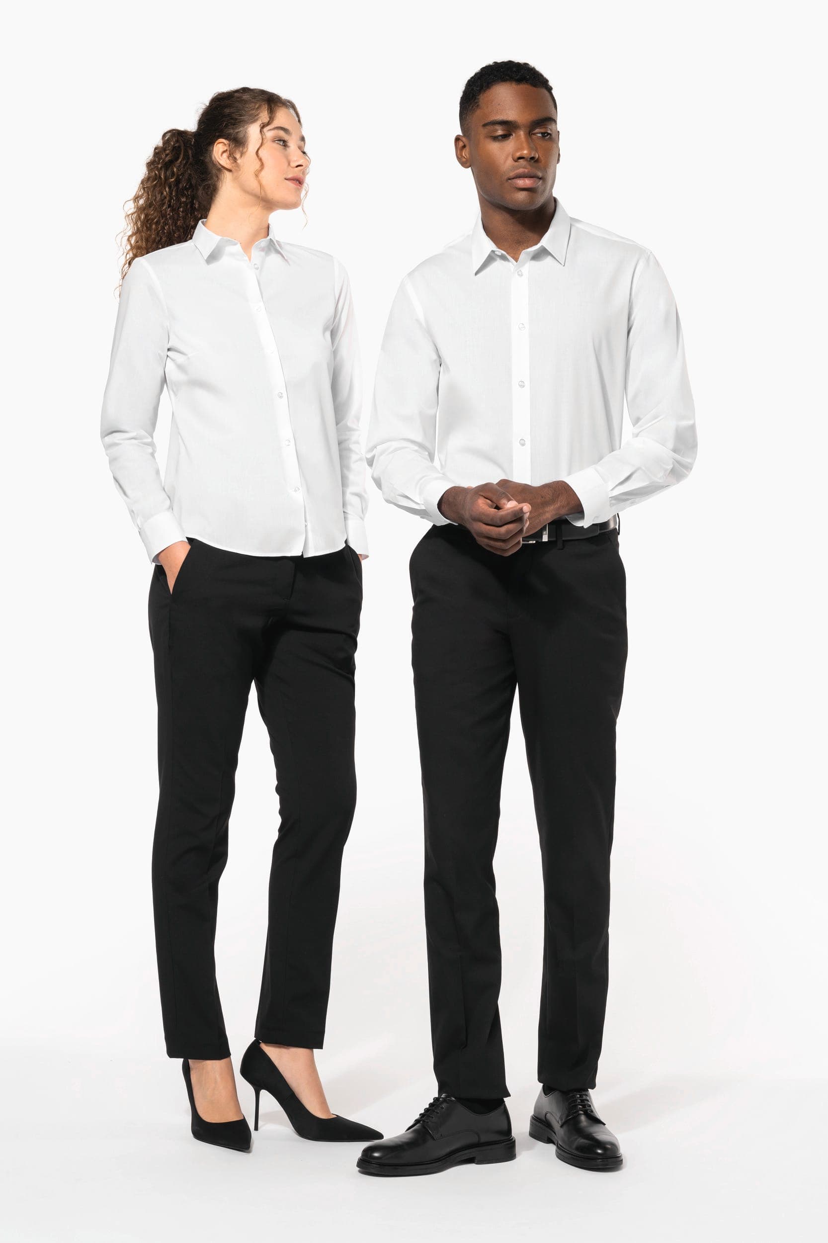 Chemise popeline polycoton sans poche entretien facile homme en situation
