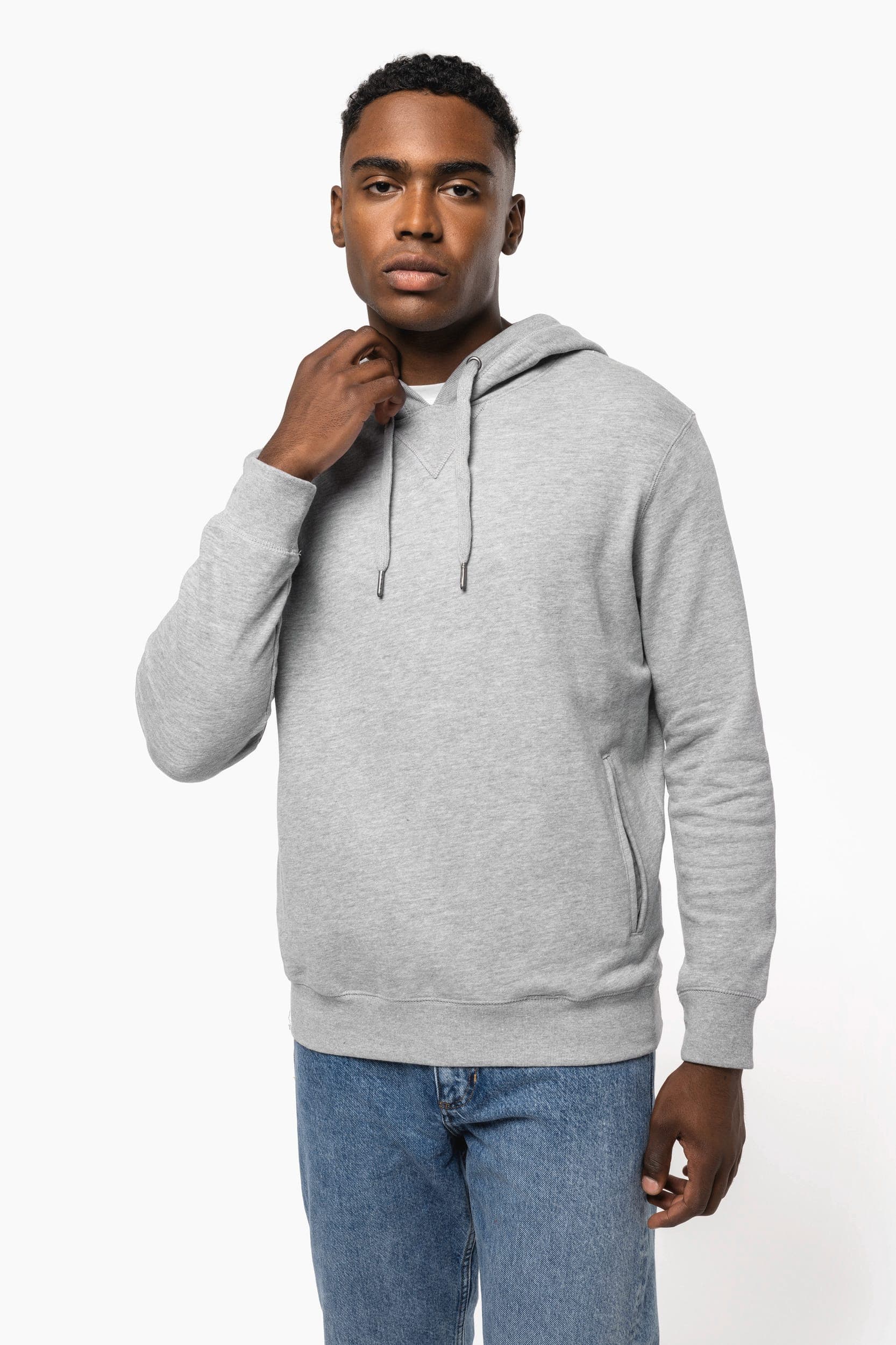 Sweat-shirt french terry écoresponsable à capuche unisexe en situation