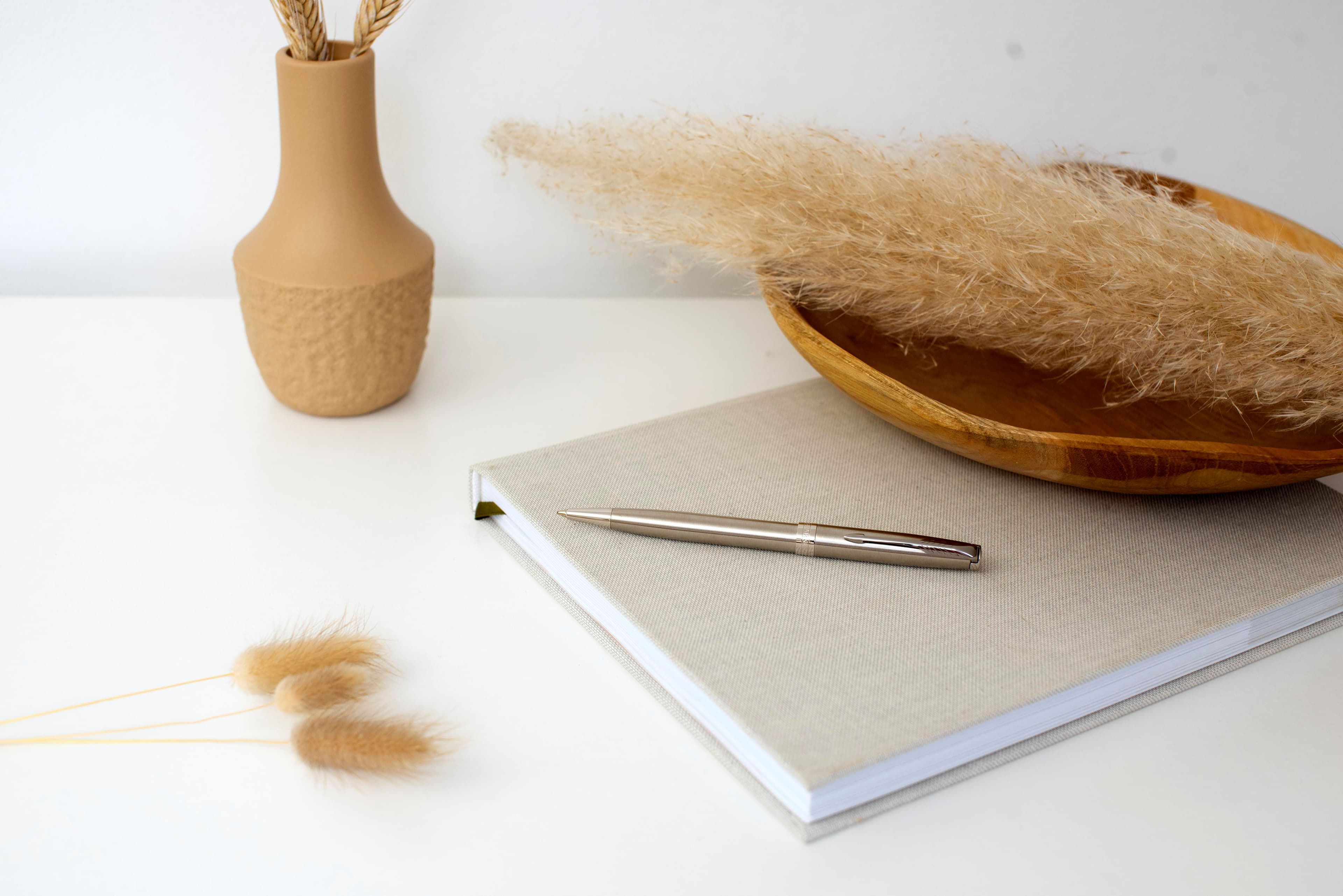 Stylo bille Parker Sonnet | Acier inoxydable en situation