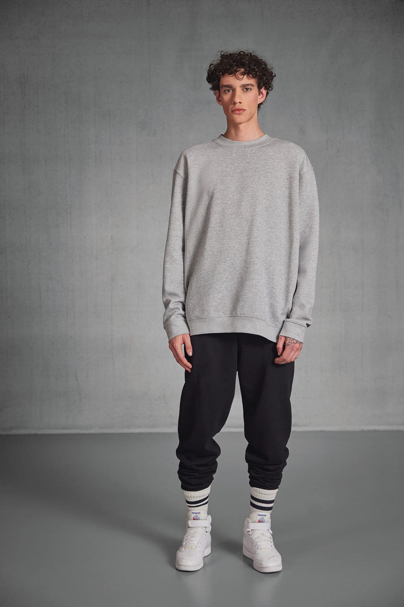 Sweat-shirt col rond en situation