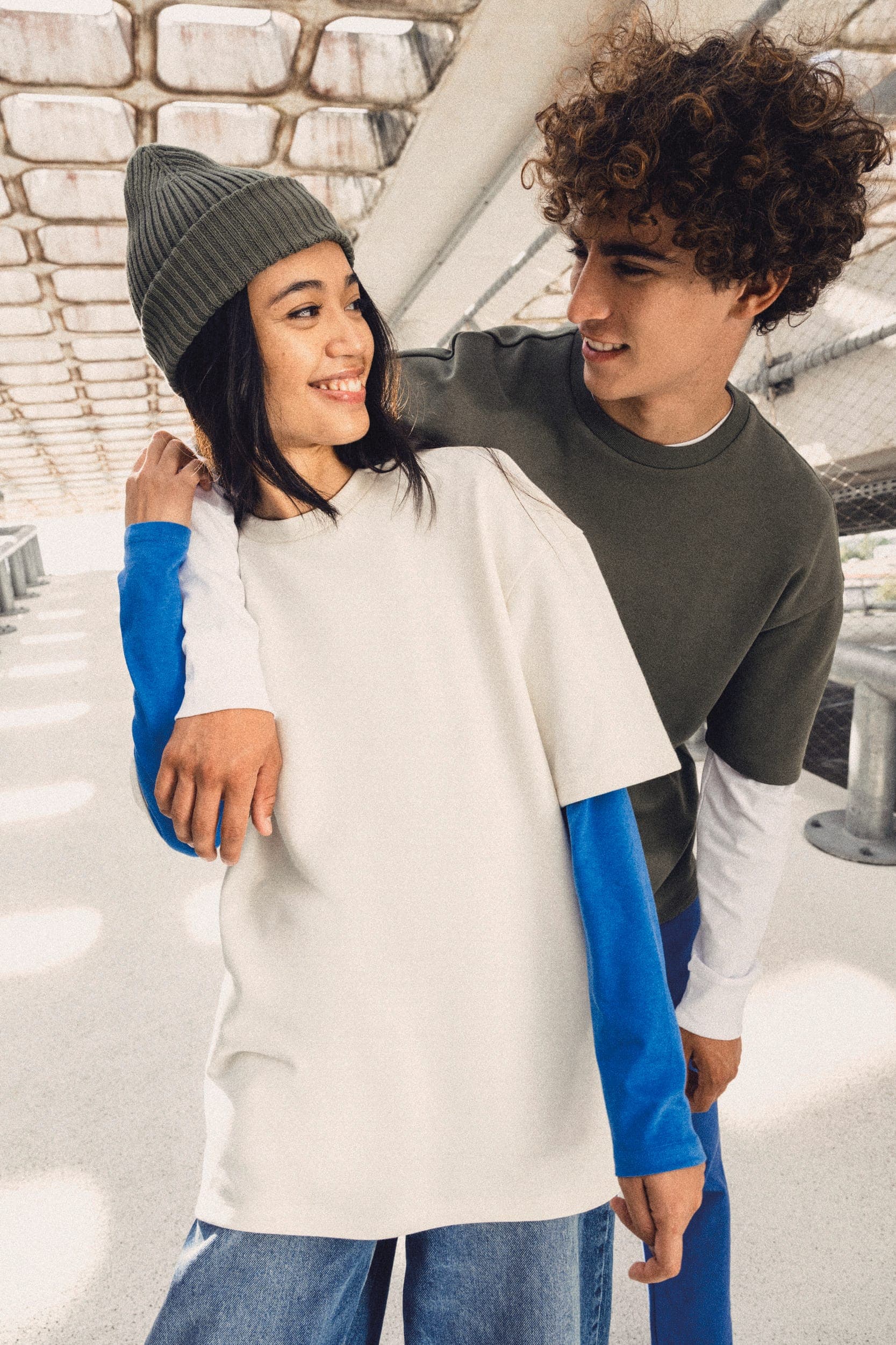 T-shirt écoresponsable oversize French Terry unisexe en situation