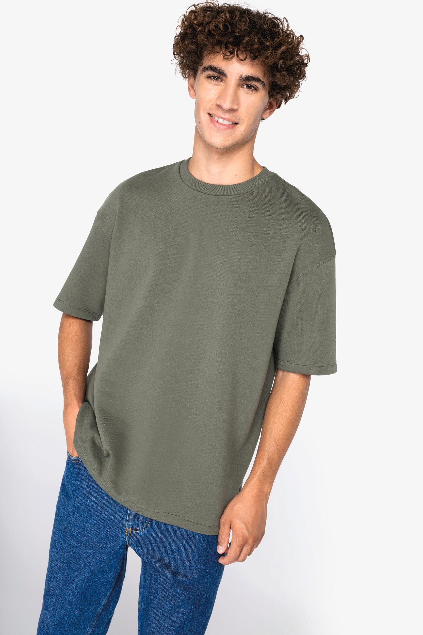 T-shirt écoresponsable oversize French Terry unisexe en situation