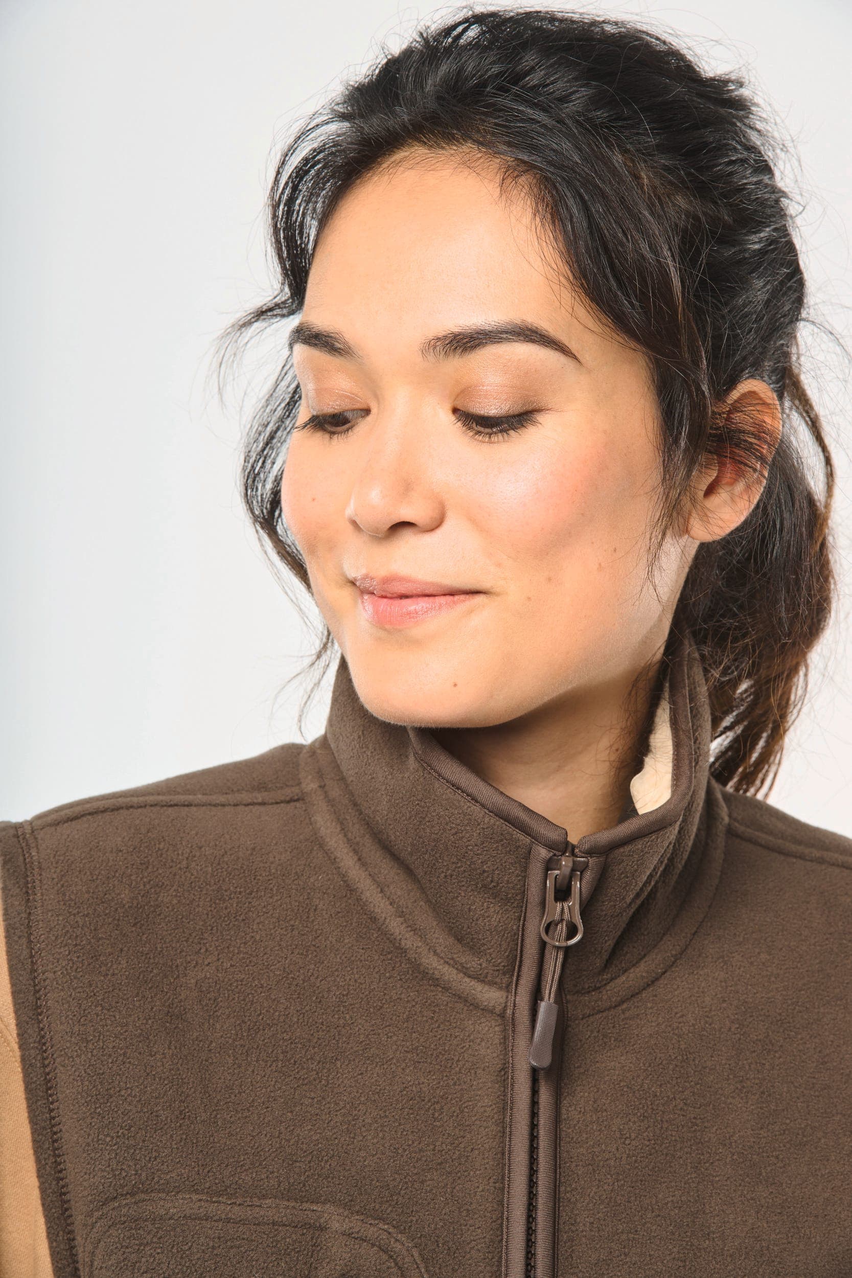 Bodywarmer polaire avec intérieur sherpa unisexe en situation