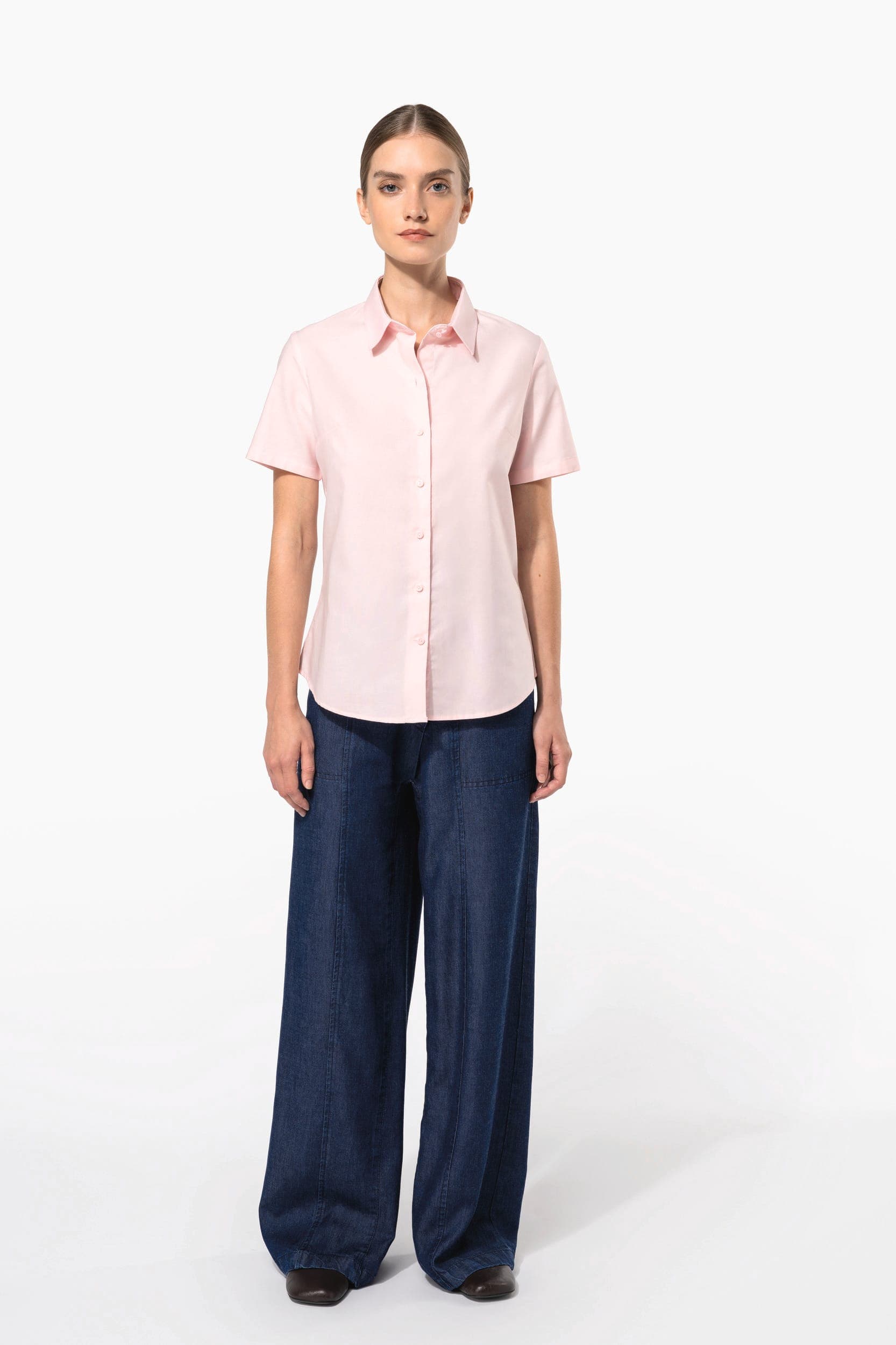Chemise Oxford manches courtes femme en situation