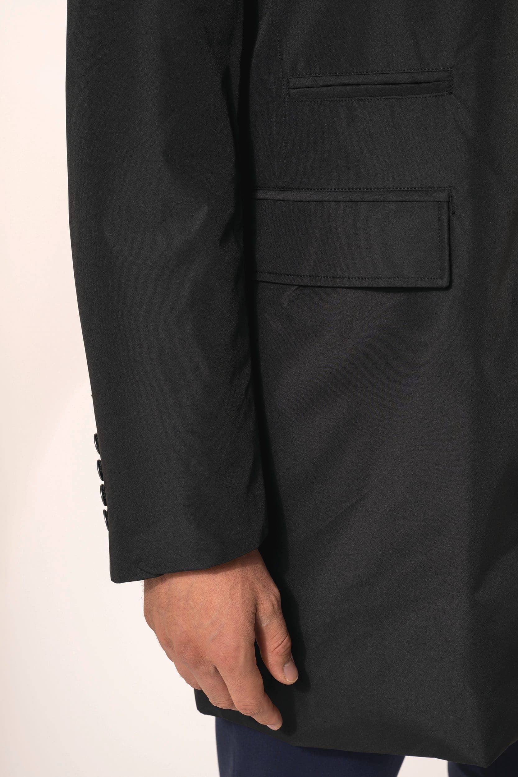 Trench structuré homme en situation