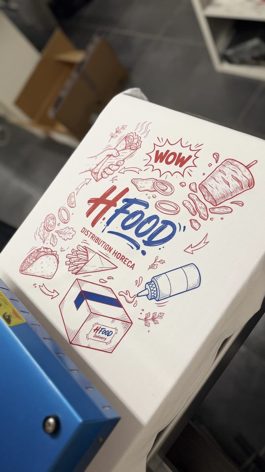 Realisatie van Illicom: kledij bedrukt of geborduurd met logo